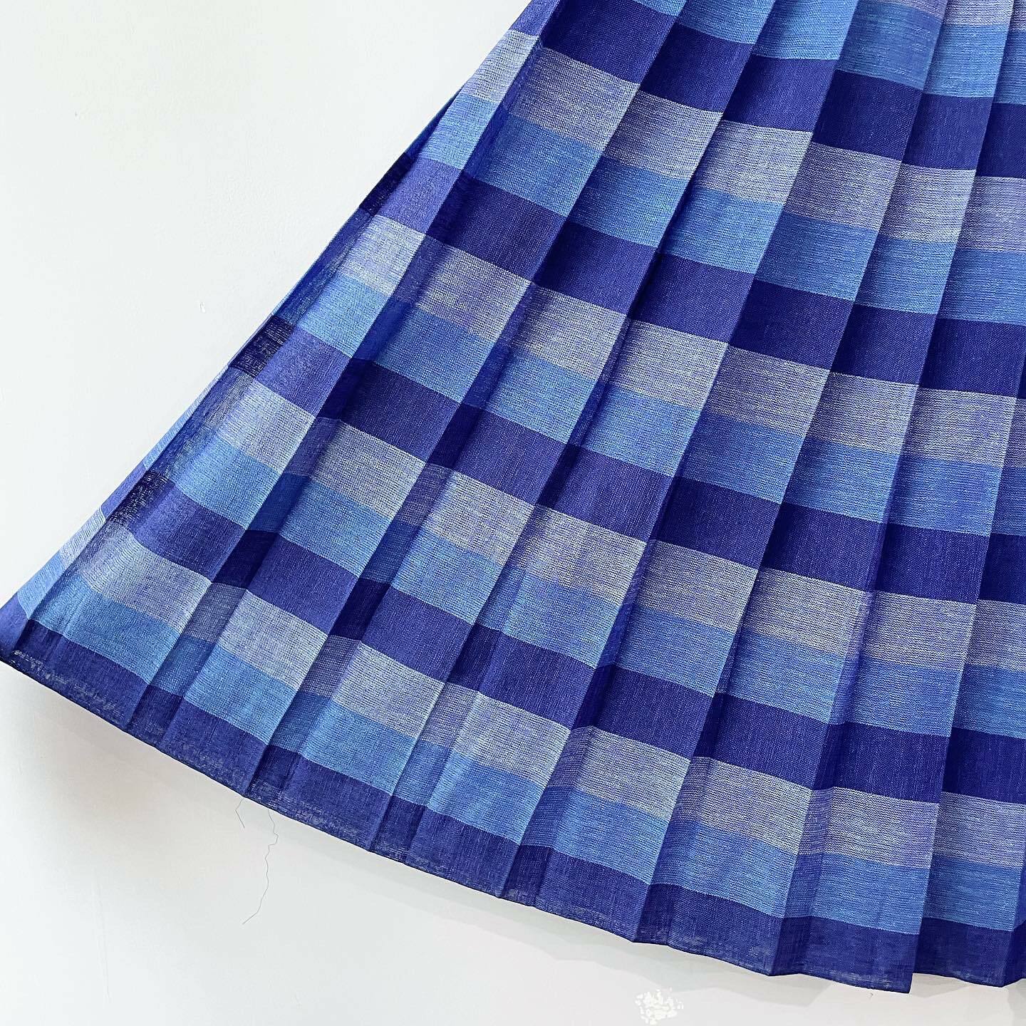 深淺藍色格仔百摺裙