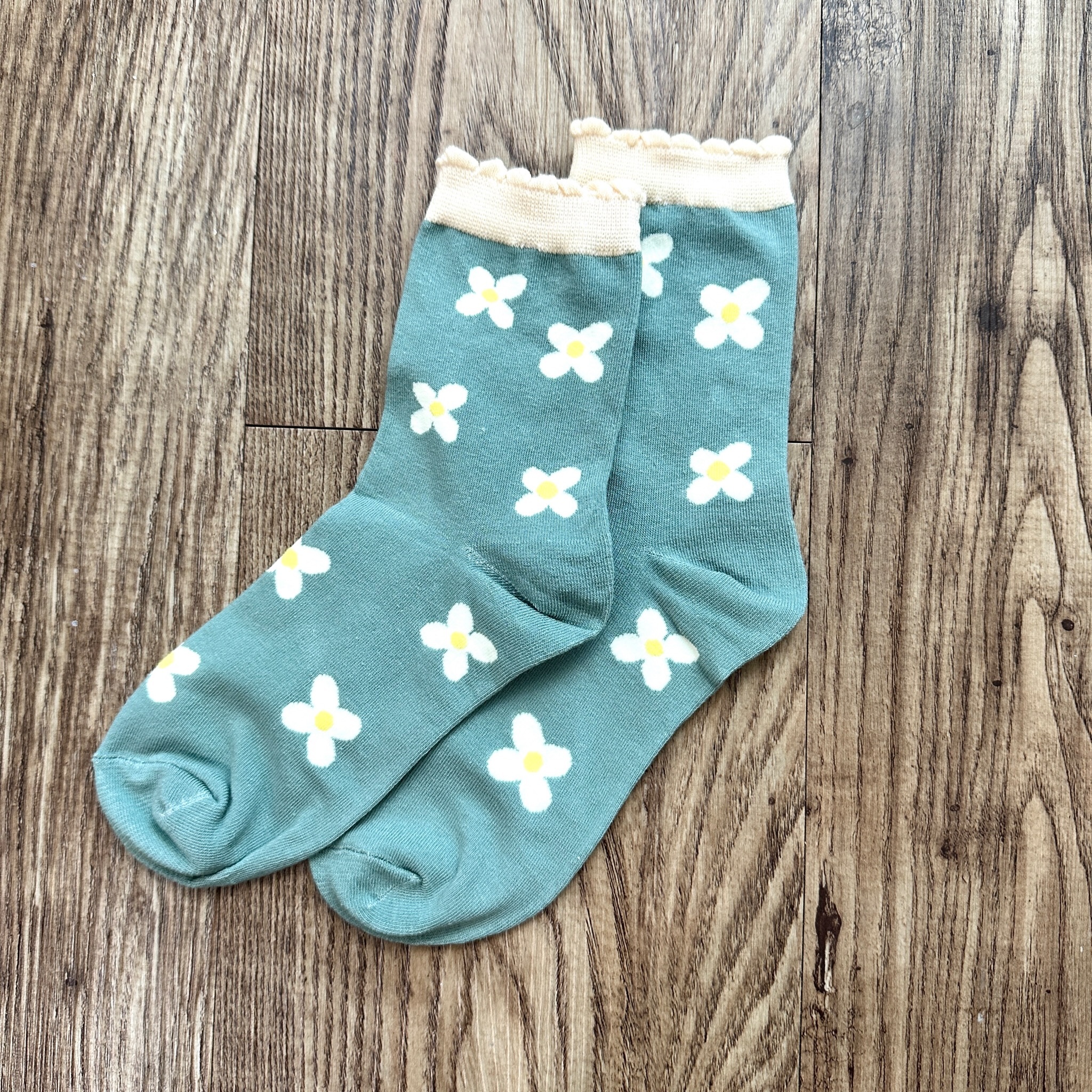 湖水綠色小白花短襪