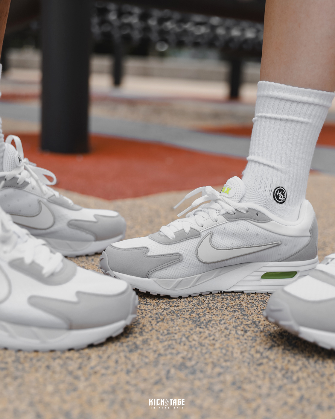 女鞋 NIKE W AIR MAX SOLO 灰白 銀邊刺繡大勾 網眼透氣 氣墊 緩震 休閒鞋【FN0784-003】