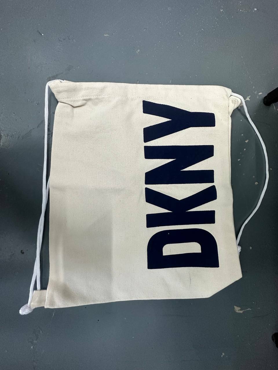 [S] DKNY CREAM DRAWSTRING BAG, SD557 (SD557)