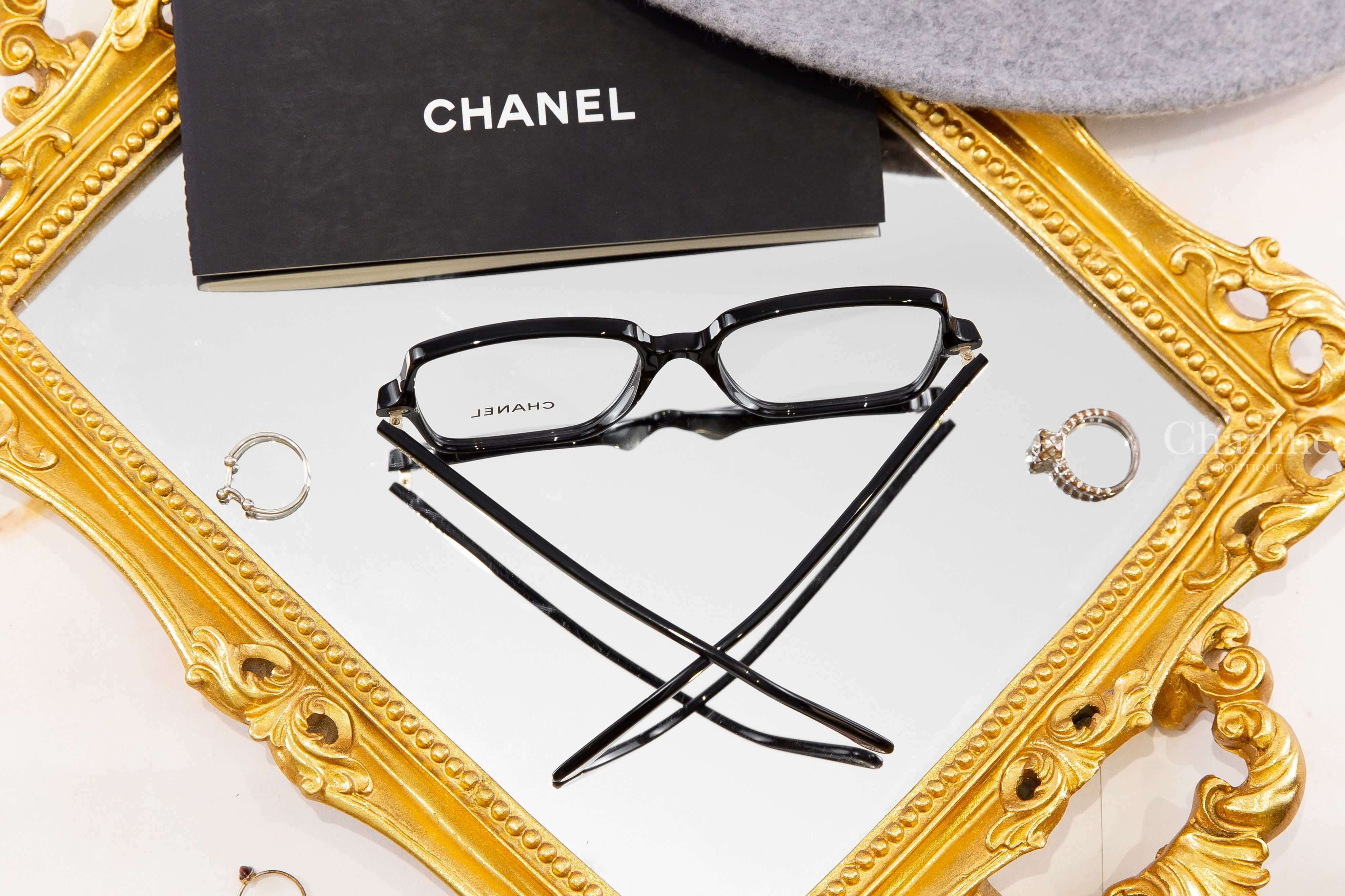 Chanel Square Eyeglasses 黑色方框側邊金色 Logo 鏡腳透明圓型CC平光眼鏡-Charline Boutique 精品代購