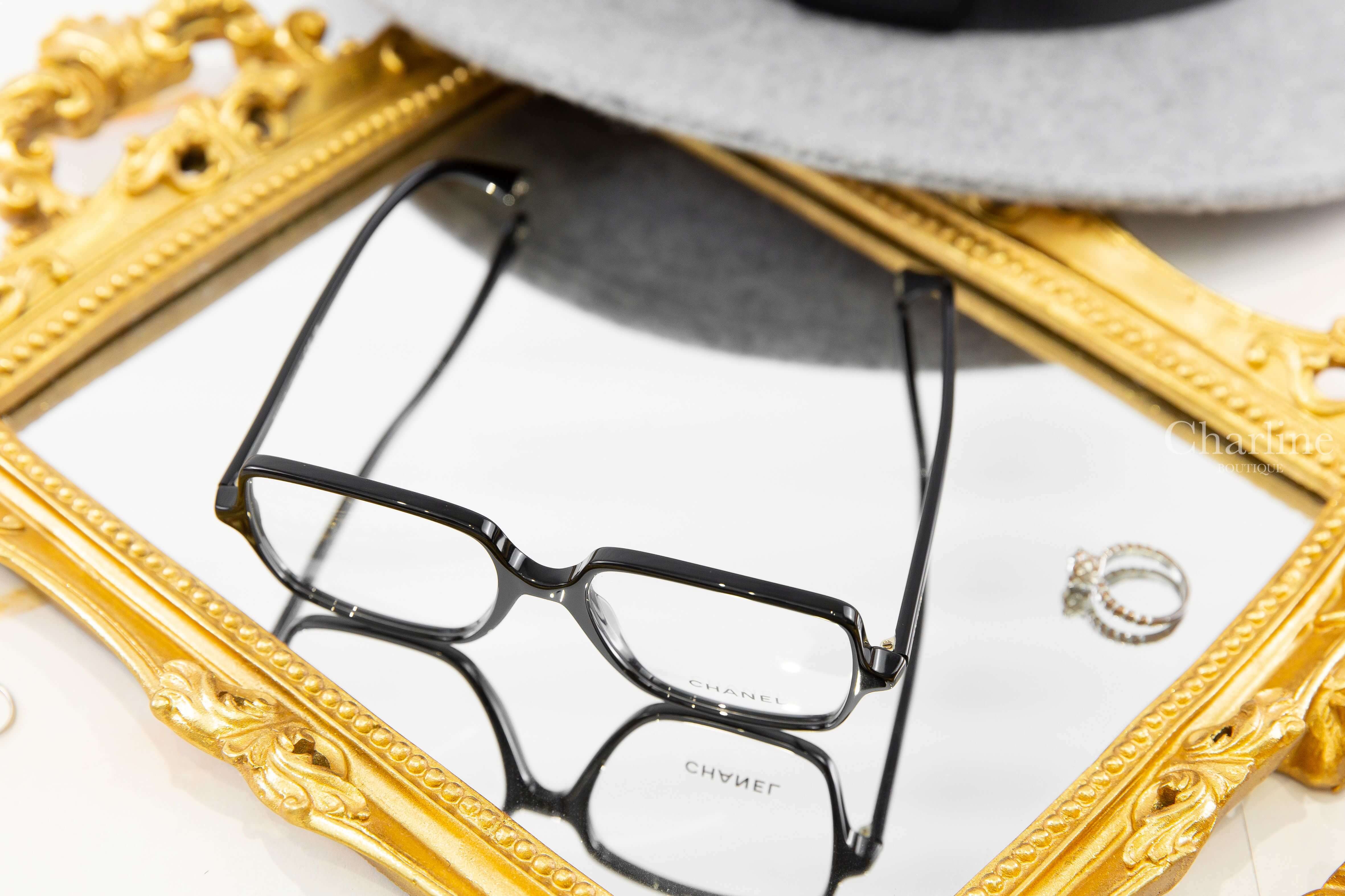 Chanel Square Eyeglasses 黑色方框側邊金色 Logo 鏡腳透明圓型CC平光眼鏡-Charline Boutique 精品代購