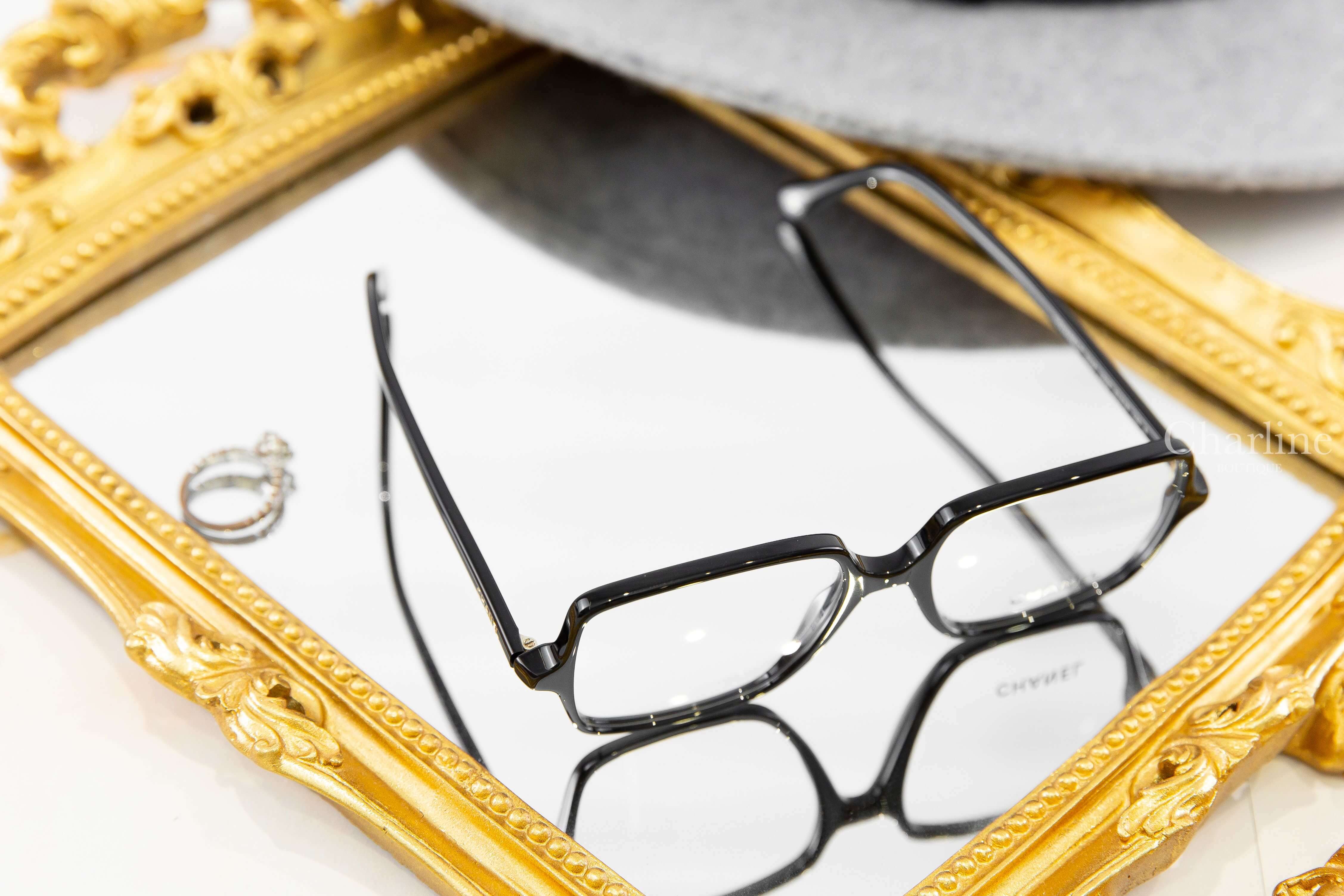 Chanel Square Eyeglasses 黑色方框側邊金色 Logo 鏡腳透明圓型CC平光眼鏡-Charline Boutique 精品代購