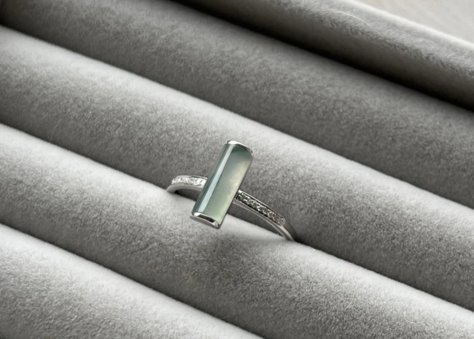 方圓設計系列-高冰飄花戒指18K