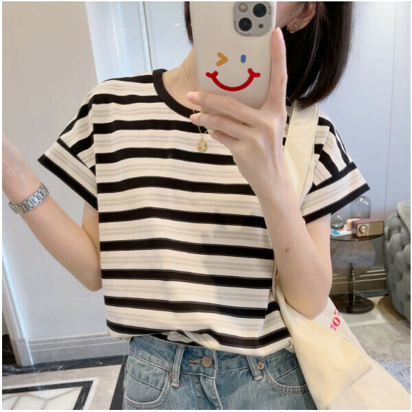 Loose striped T-shirt