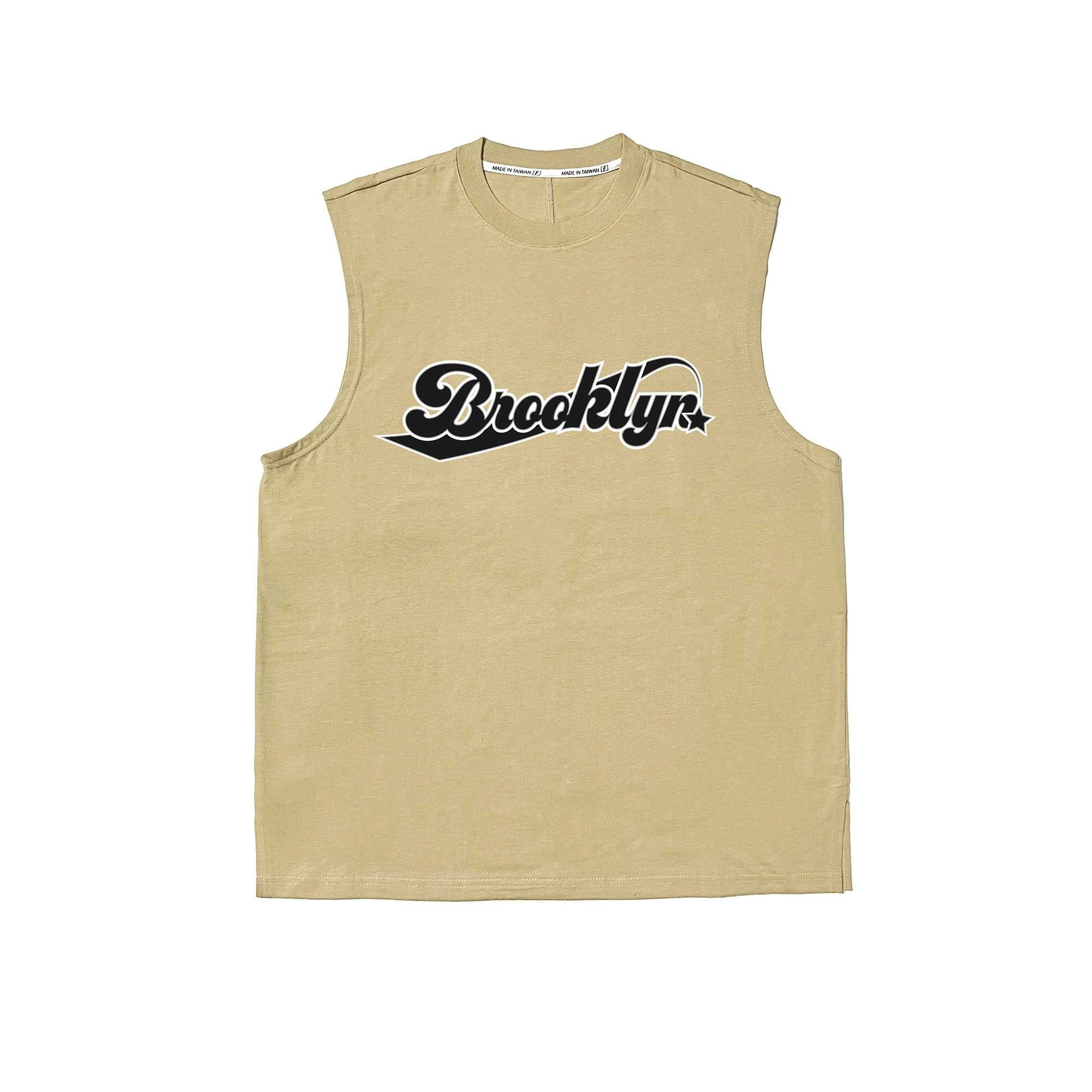 MAXXC 布魯克林文字厚磅背心-卡其