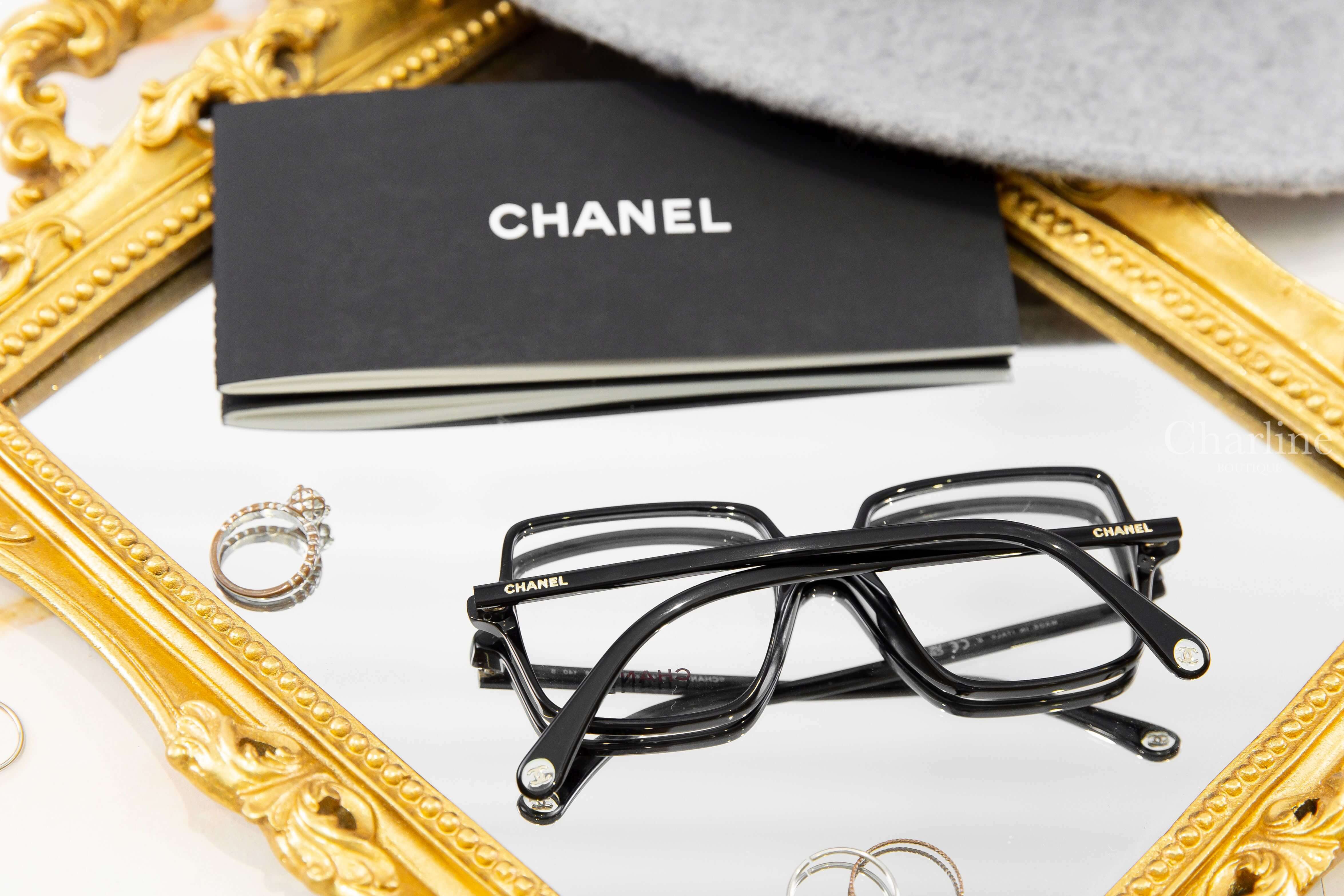 Chanel Square Eyeglasses 黑色方框側邊金色 Logo 鏡腳透明圓型CC平光眼鏡-Charline Boutique 精品代購