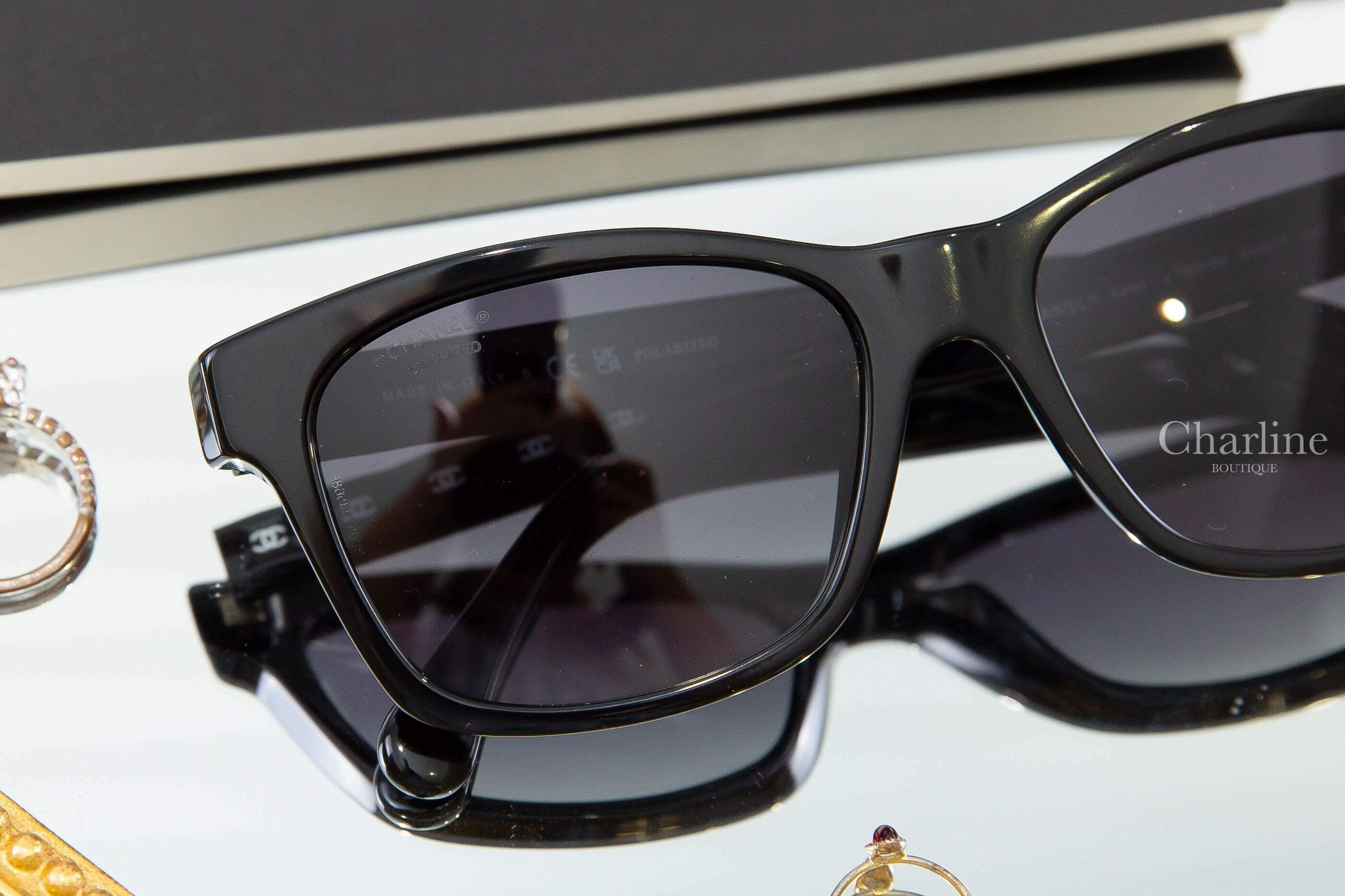 Chanel Square Sunglasses 黑色方框漸變鏡片側邊菱格紋白色CC太陽眼鏡