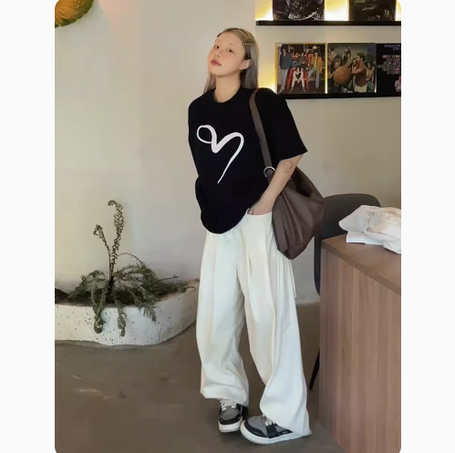 Loose fit short-sleeved T-shirt