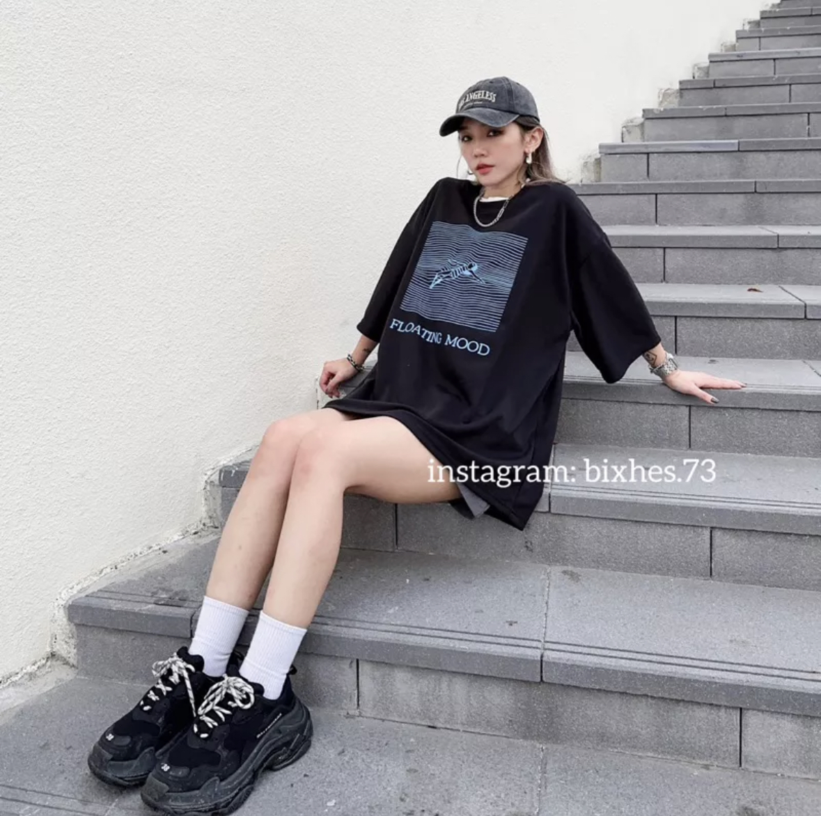 藍線漂浮人寬鬆短T(A00012)