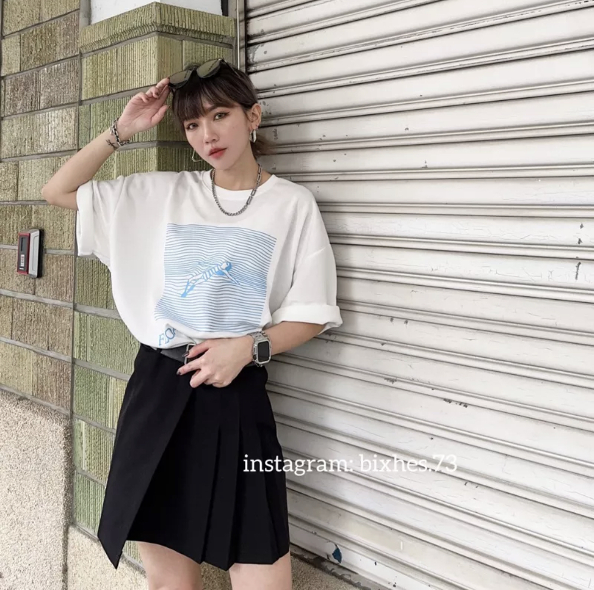 藍線漂浮人寬鬆短T(A00012)