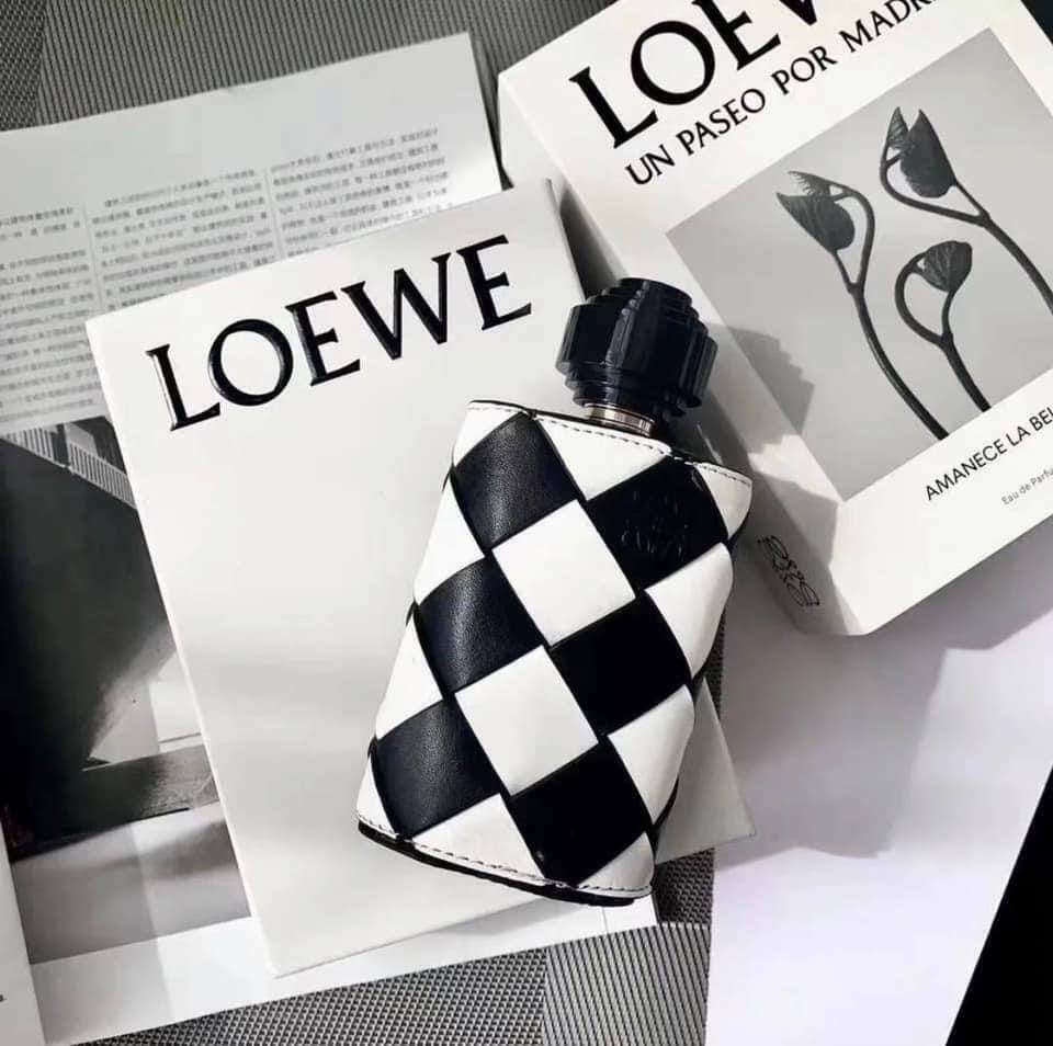LOEWE 𝑨𝒎𝒂𝒏𝒆𝒄𝒆 𝒍𝒂 𝒃𝒆𝒍𝒍𝒂 𝑪𝒊𝒃𝒆𝒍𝒆𝒔 𝟏𝟎𝟎𝑴𝑳