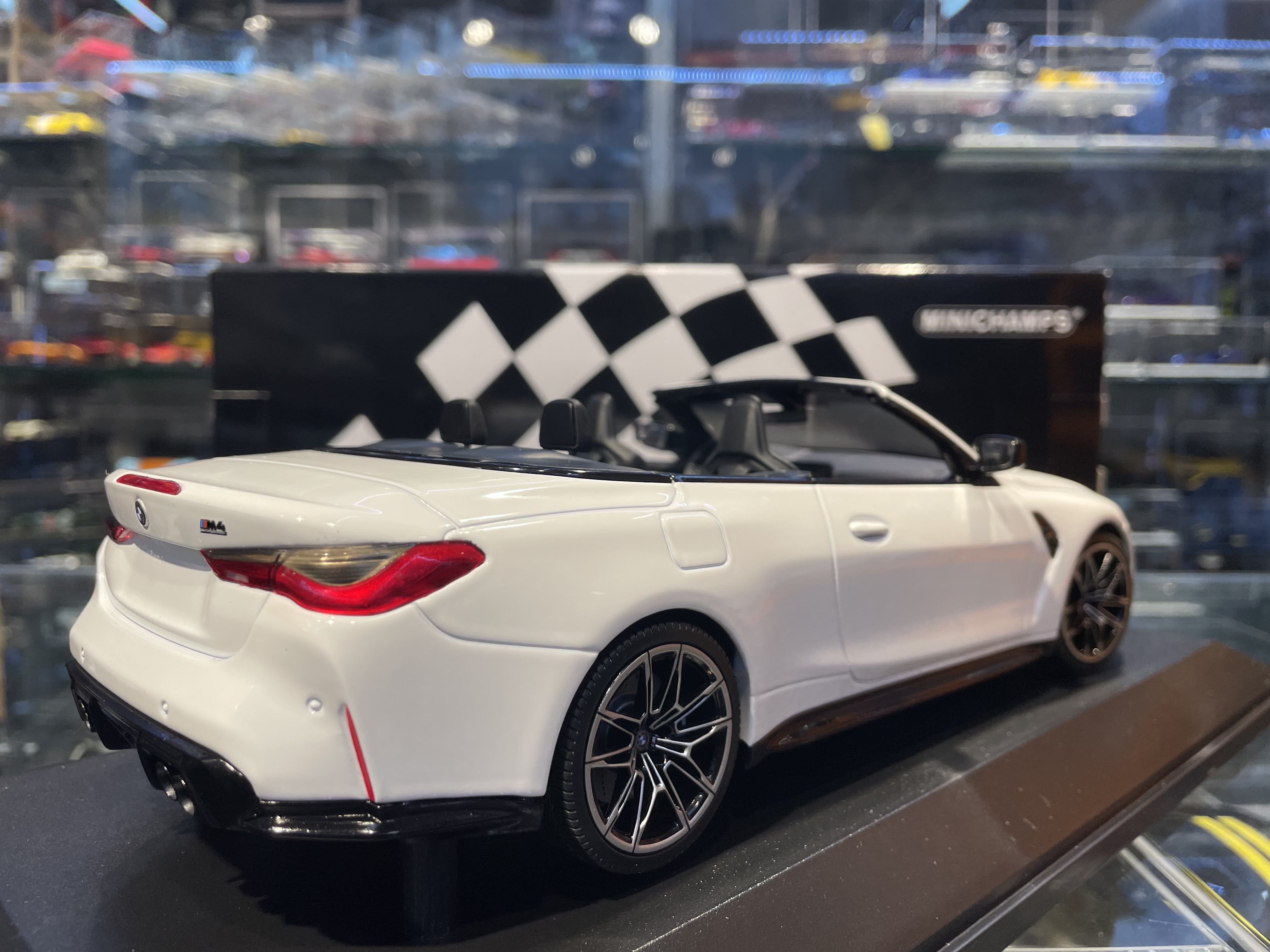 MINICHAMPS 155021031 BMW M4 Cabriolet 2022 White 1/18