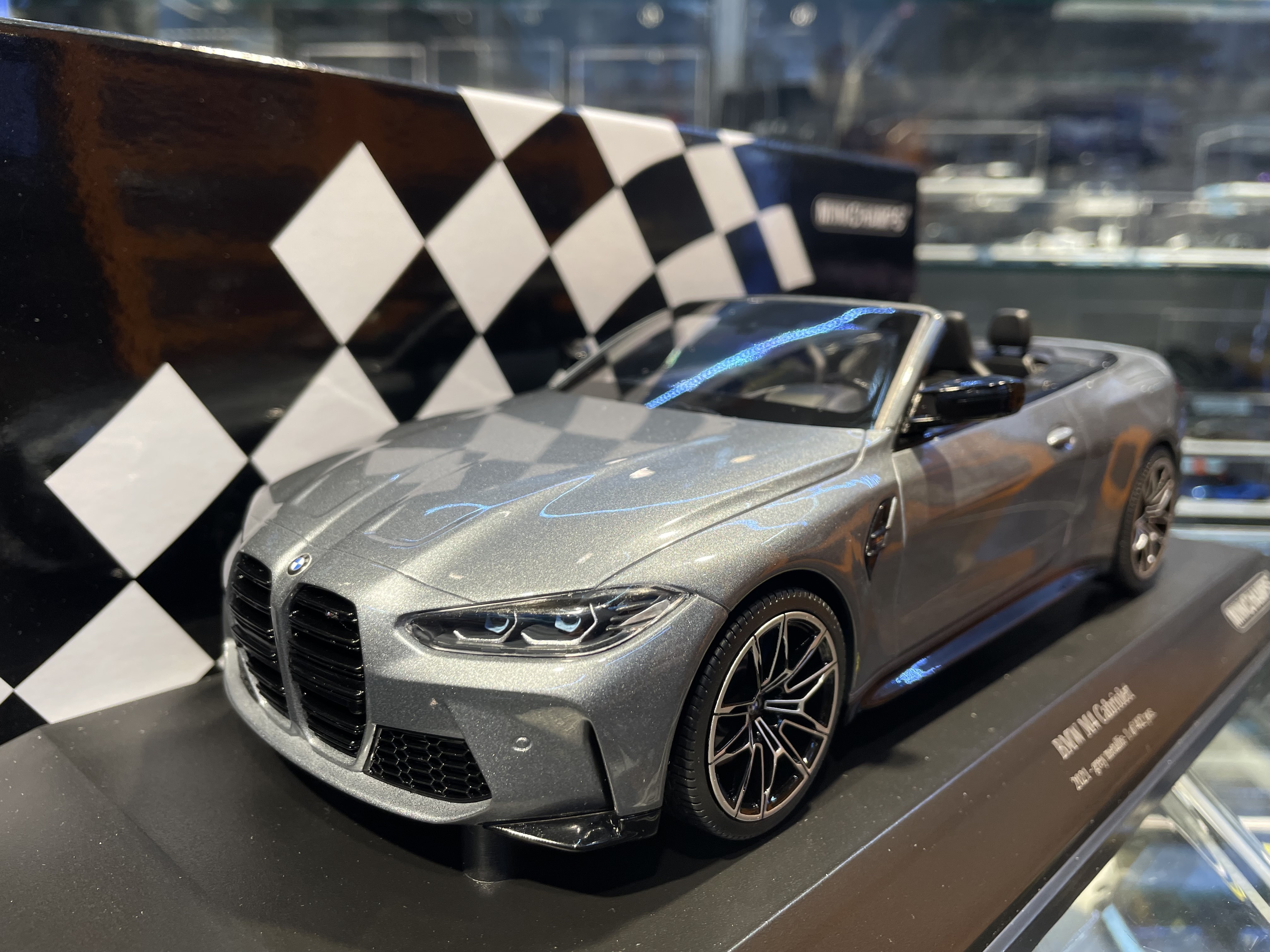 MINICHAMPS 155021034 BMW M4 Cabriolet 2022 Grey 1/18