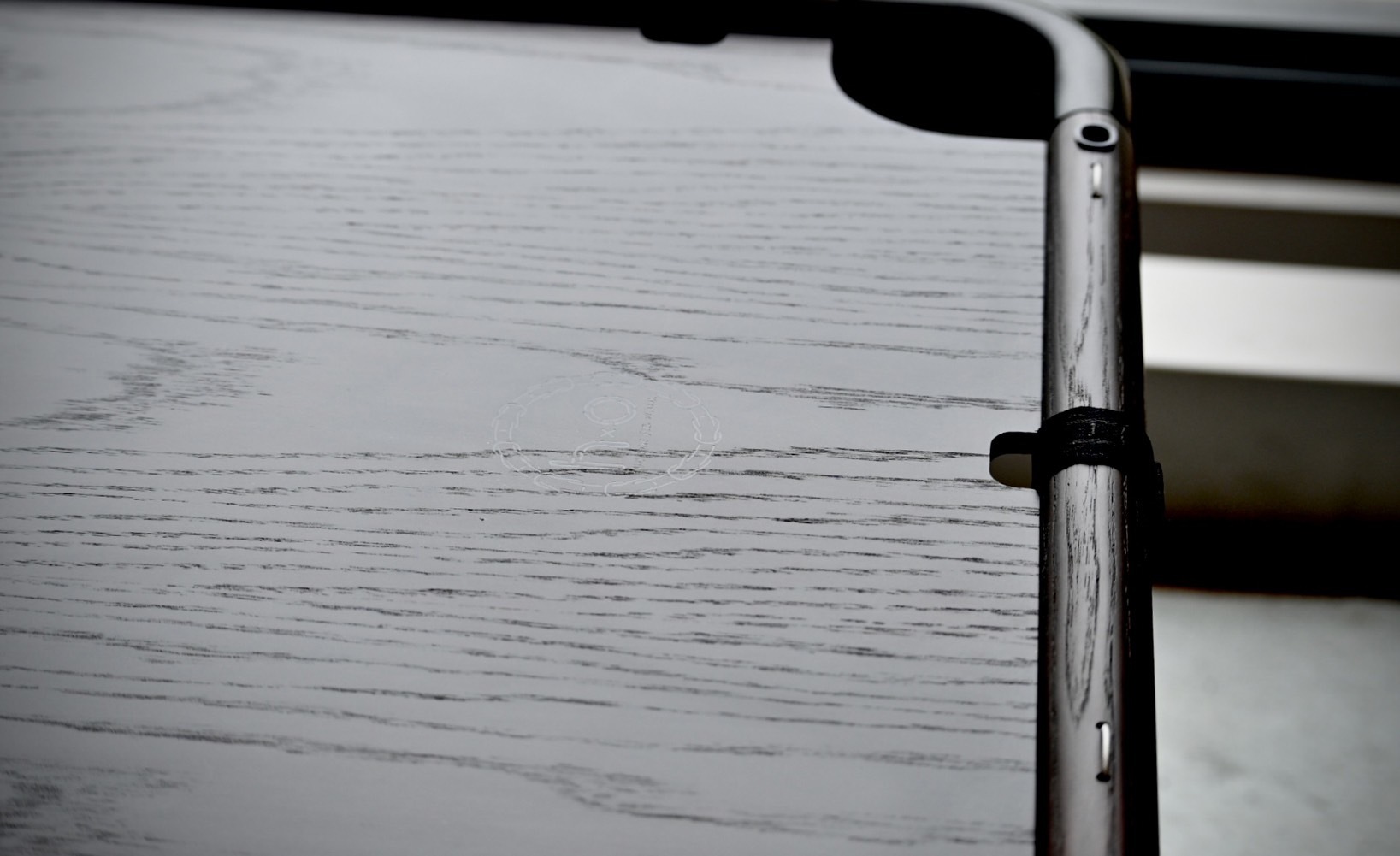 HxO Design｜輕量化摺疊桌｜鐵刀木版