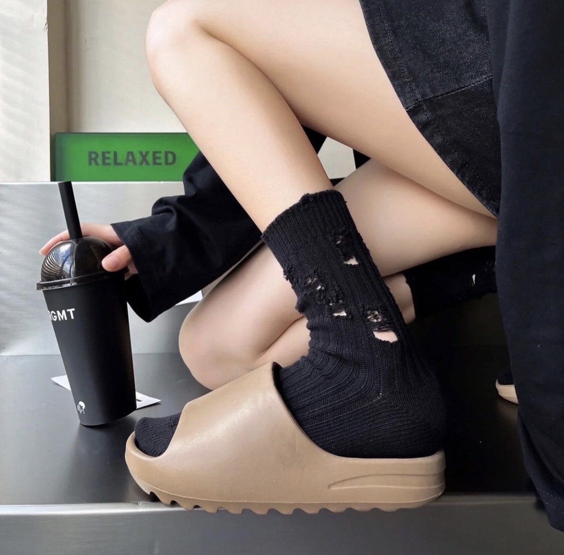 乞丐襪 破洞襪 純棉 黑色 白色 咖啡 卡其 米色 黑色 深灰 灰色 白色 紫色 綠色 草綠 ⁣中筒 情侶襪 破壞襪 10色/預購 (購物車加購比較便宜)