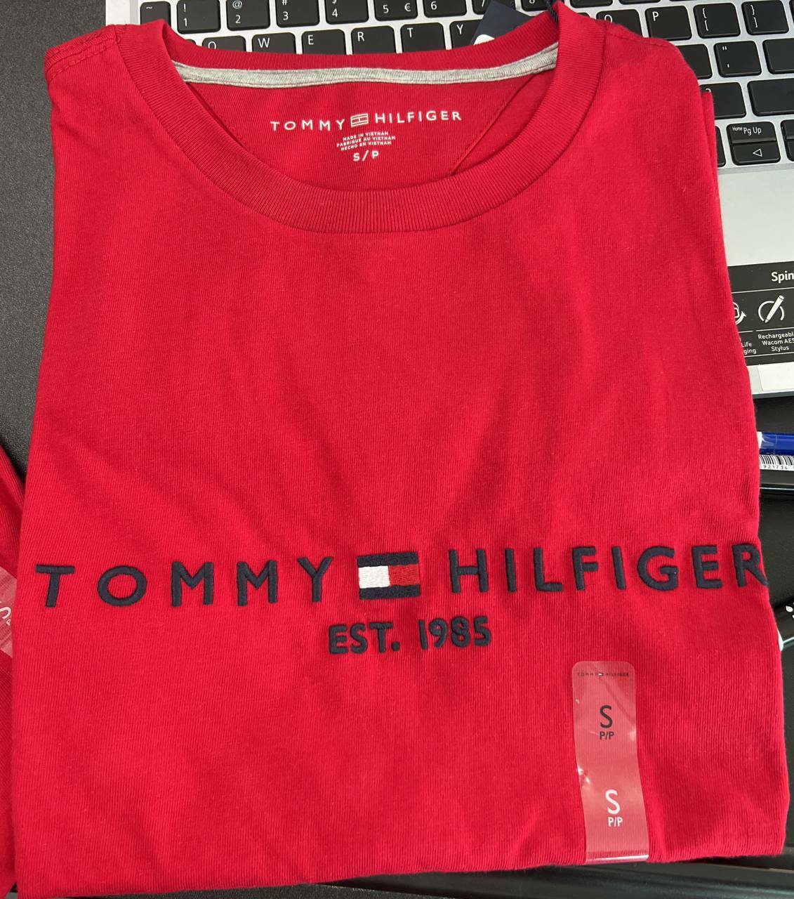 [S] TOMMY HILFIGER TOMMY DARK LOGO T-SHIRT,RED, 78J6318-600-D10 (STH324)
