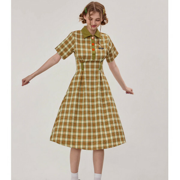 Plaid dress with a skinny polo neck at the waist
