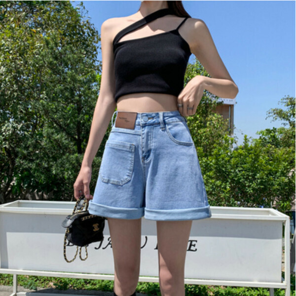Five-point straight-leg denim shorts