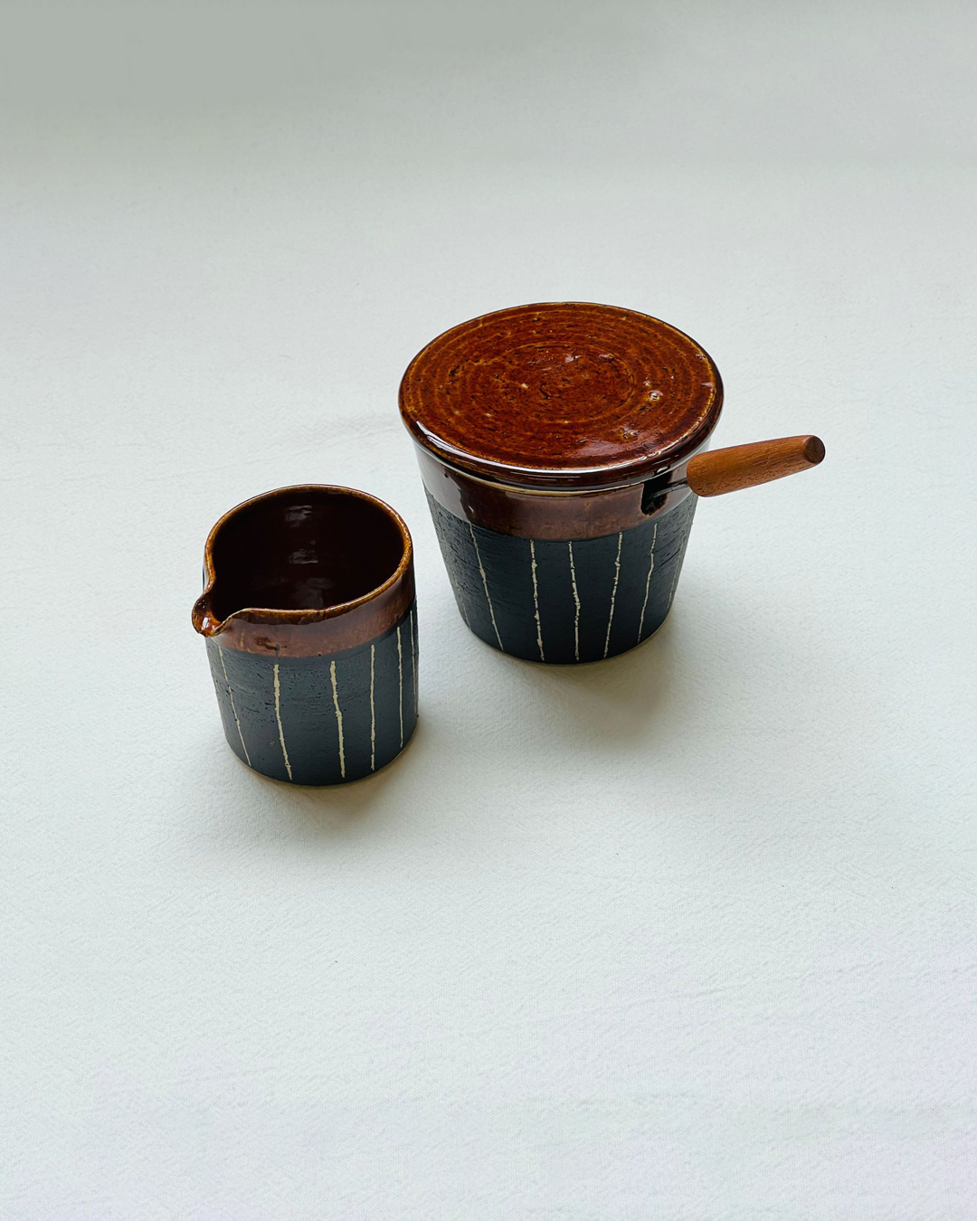 Handmade Pottery Jug & Sugar Pot Brown｜Shigaraki Ware