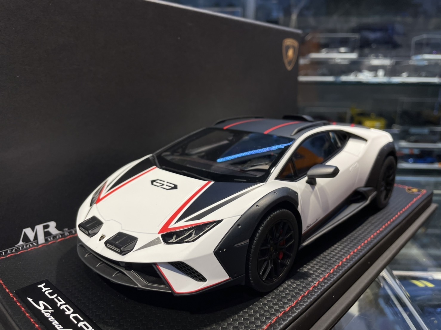 MR Collection Lamborghini Huracàn Sterrato 1:18 LAMBO057E Blu
