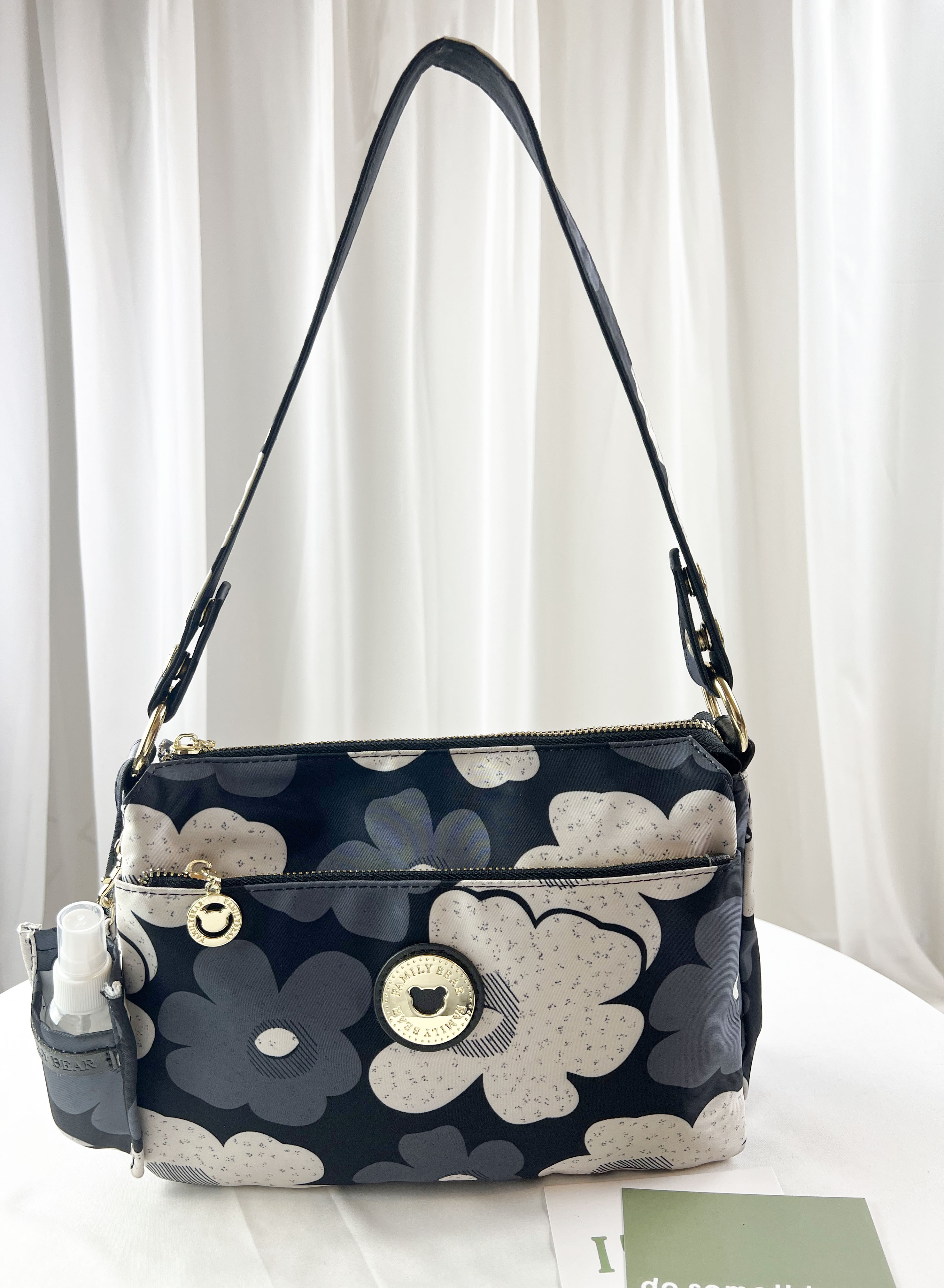 FamilyBear 藍白花朵防潑水肩背包 / 側背包 附酒精保護套+酒精瓶 #29259