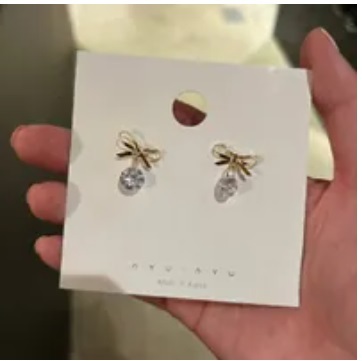 [S] NYU.NYU DIAMOND RIBBON EARRING,GOLD, SNN202 (SNN202)