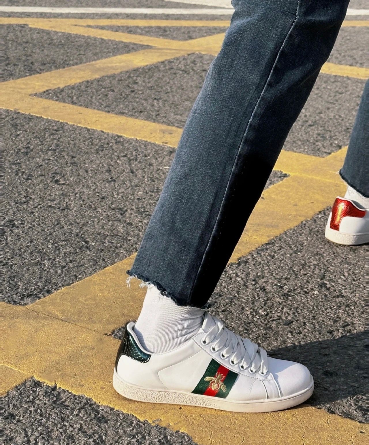 GUCCI Ace女款蜜蜂刺繡運動鞋43194202JP09064_T