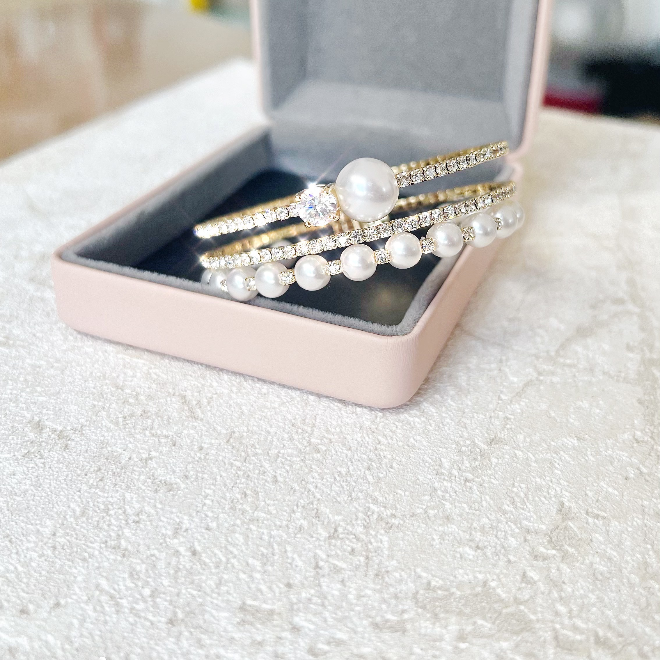 PY FASHION ACCESSORY: GOLDEN PEARL BRACELET