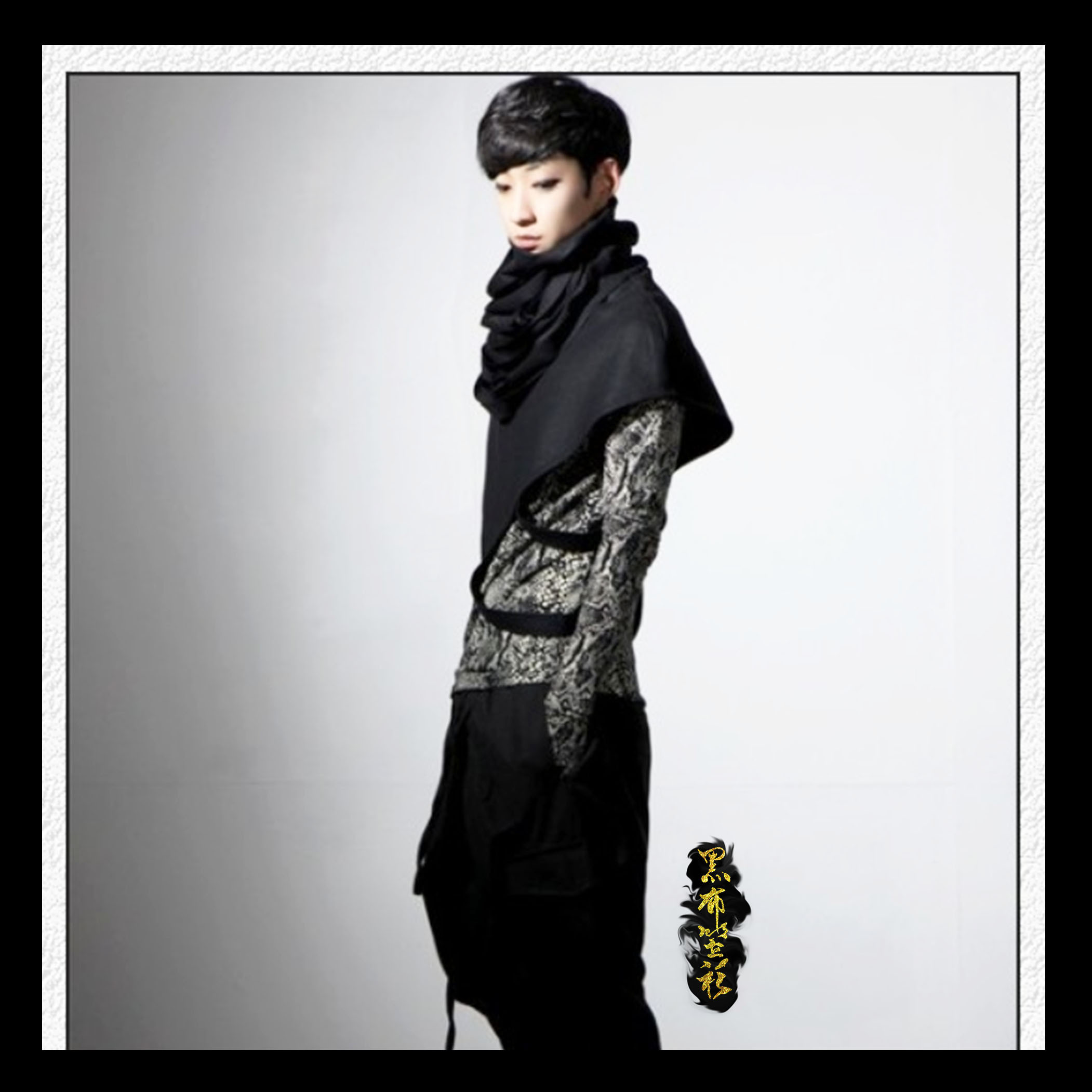 高領斜下擺長版T恤罩衫 (層次必備)