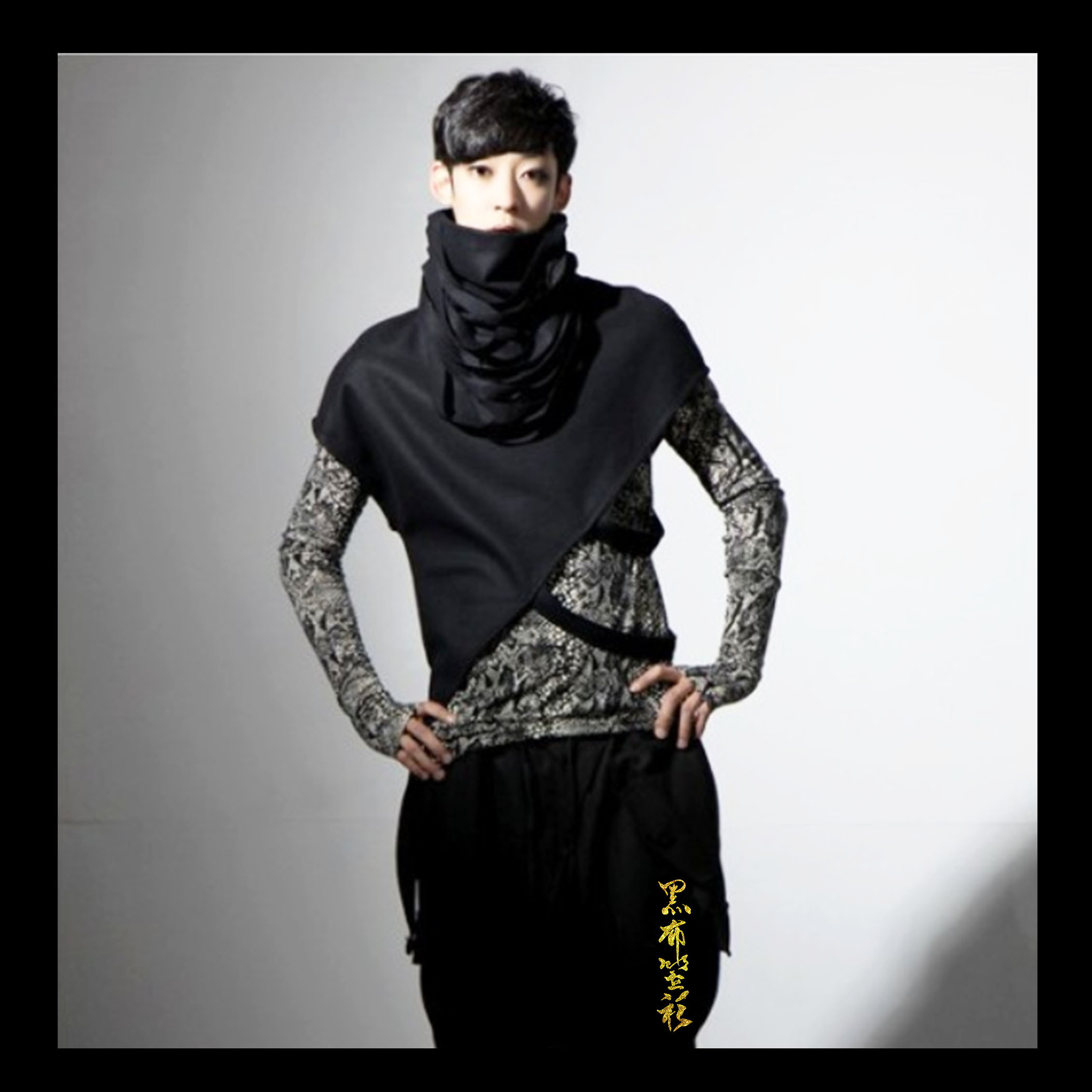 高領斜下擺長版T恤罩衫 (層次必備)