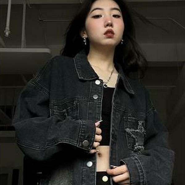 Loose denim jacket