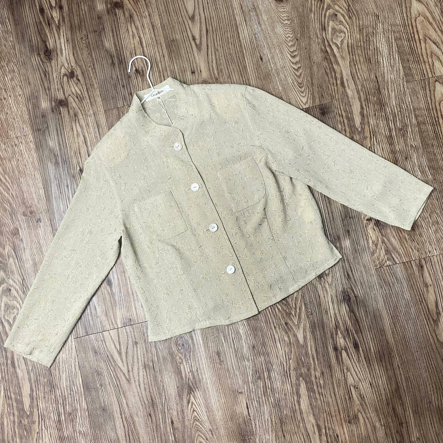 織紋感麻質碎花立領上衣