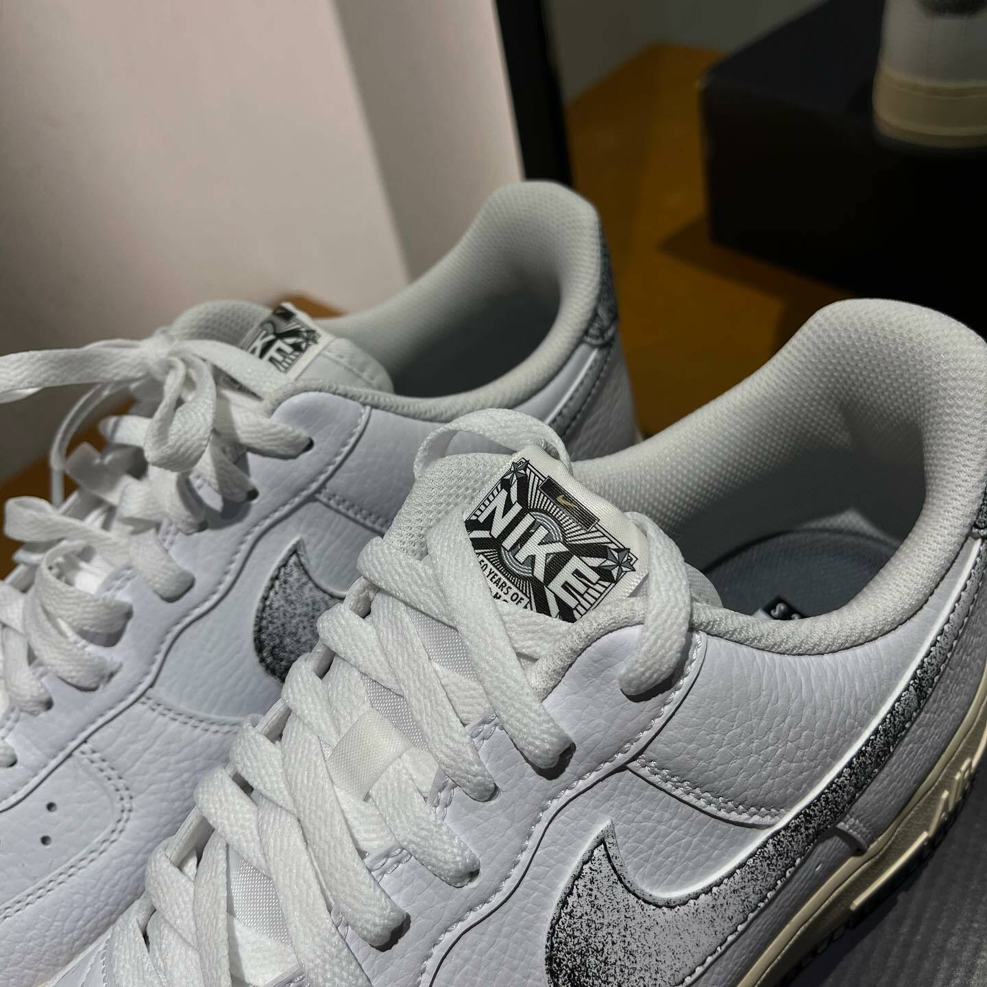 Nike Air Force 1”07 LC 奶油底噴漆勾（ DV7183-100 ) ( MO )