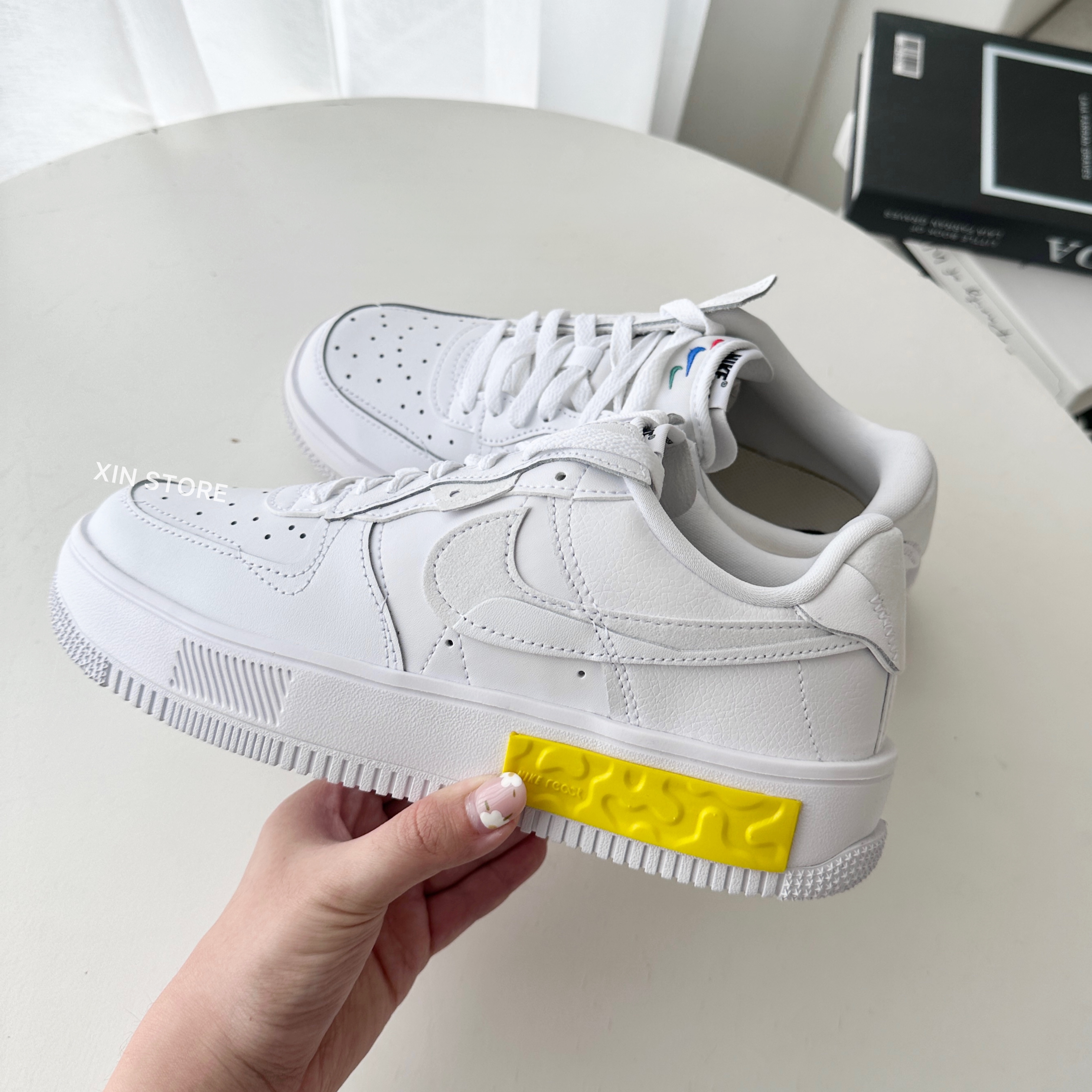 Nike W Air Force 1 Fontanka 刺繡三勾縫線厚底白黃