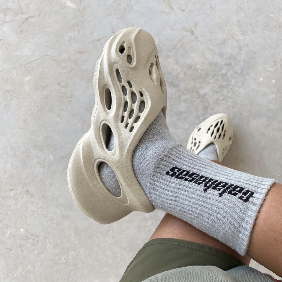 Adidas YEEZY FOAM RUNNER SAND 米白 骨白 沙白 男女洞洞鞋 FY4567