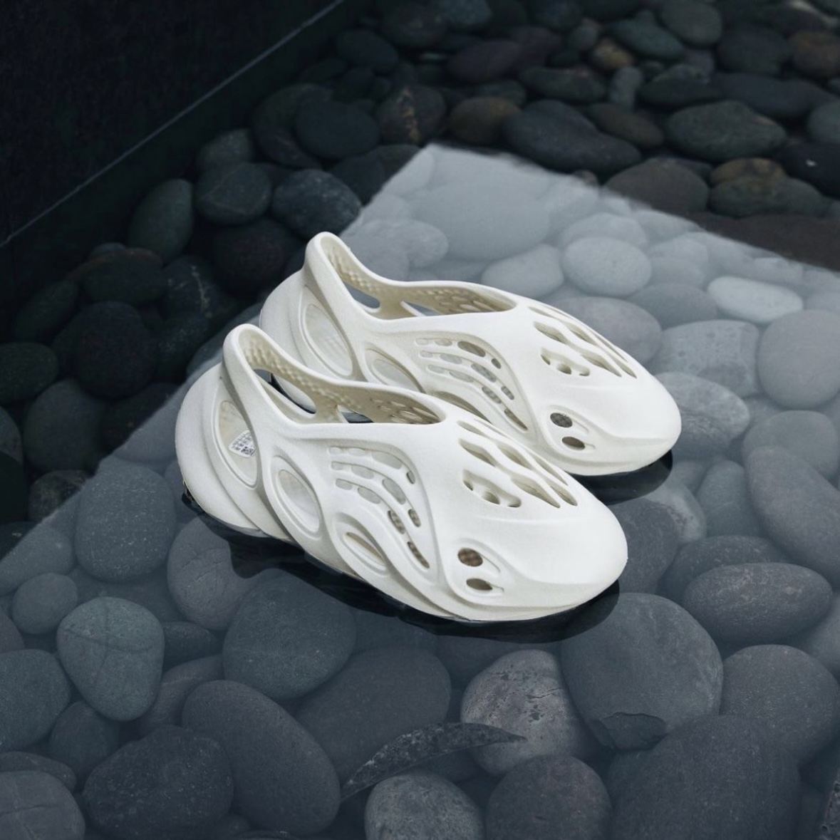 Adidas YEEZY FOAM RUNNER SAND 米白 骨白 沙白 男女洞洞鞋 FY4567