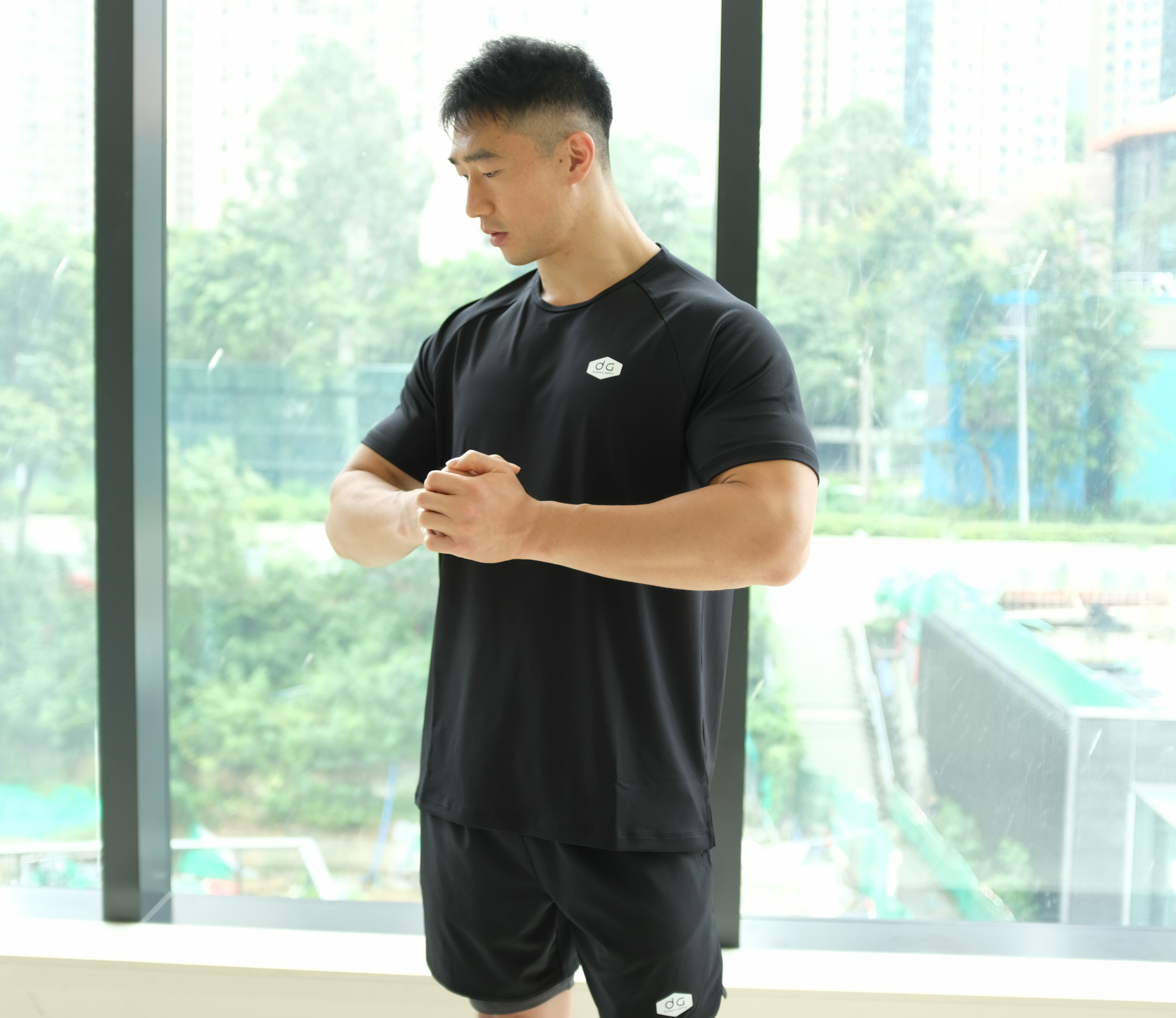 牛角袖訓練休閒T-shirt (黑色)