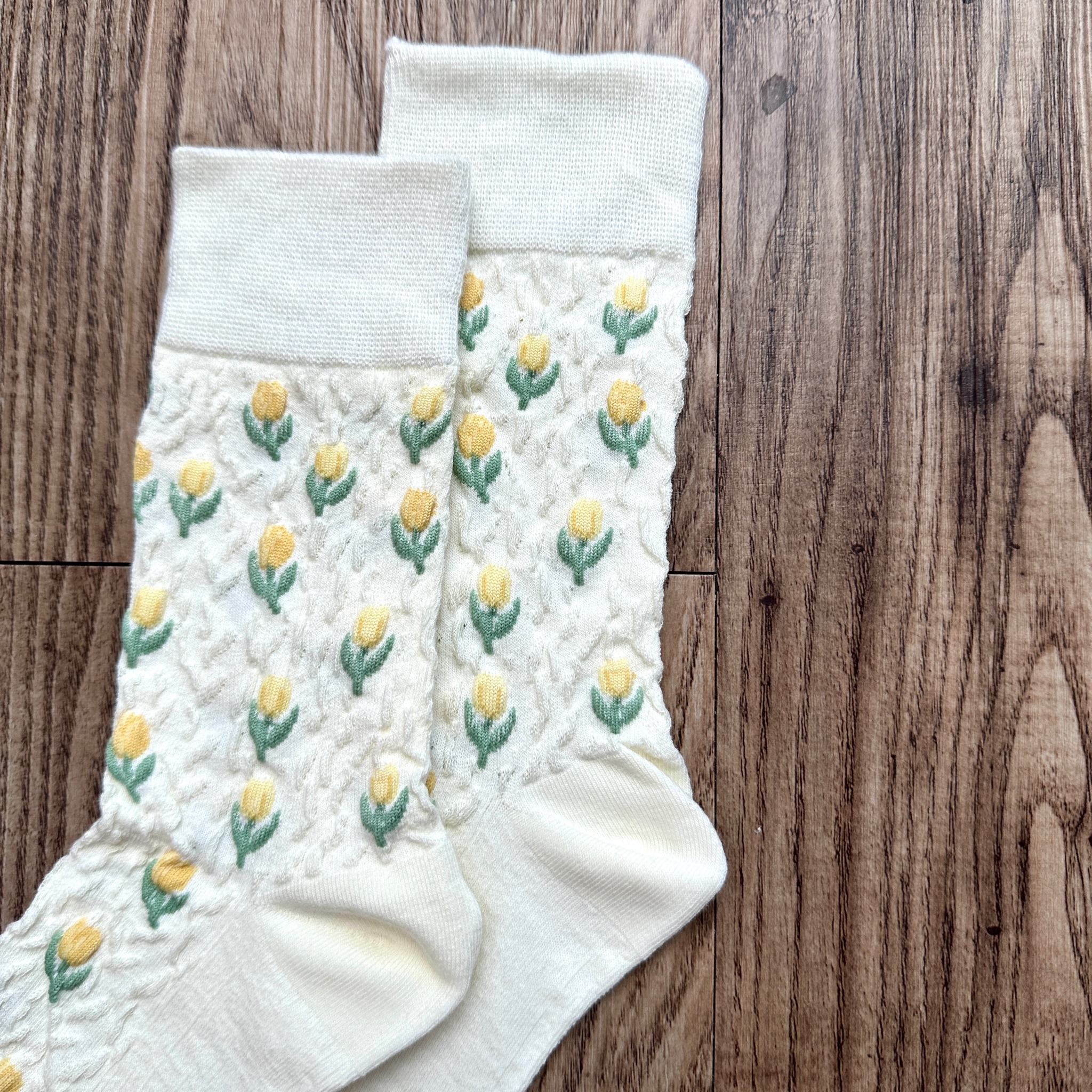 白色小碎花中筒襪