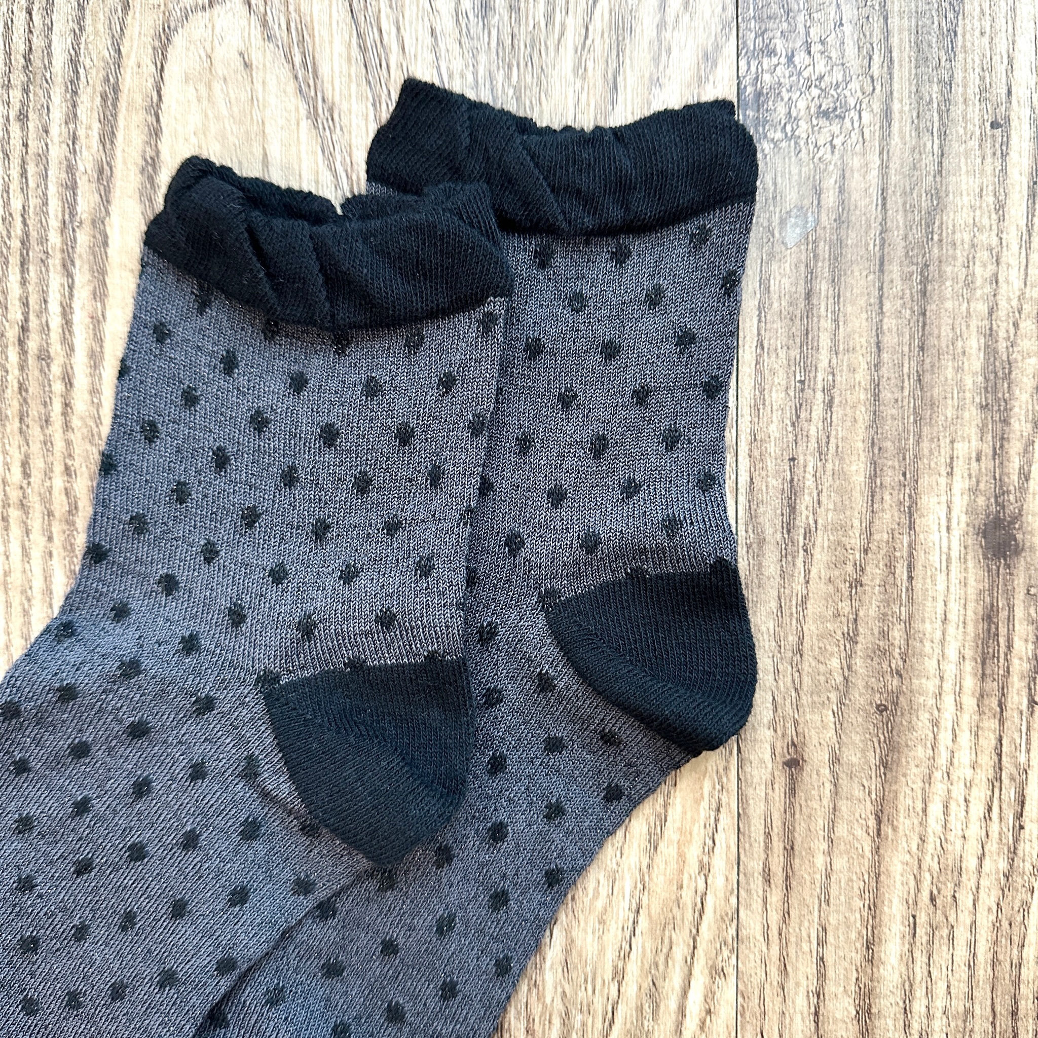 黑色細波點短襪