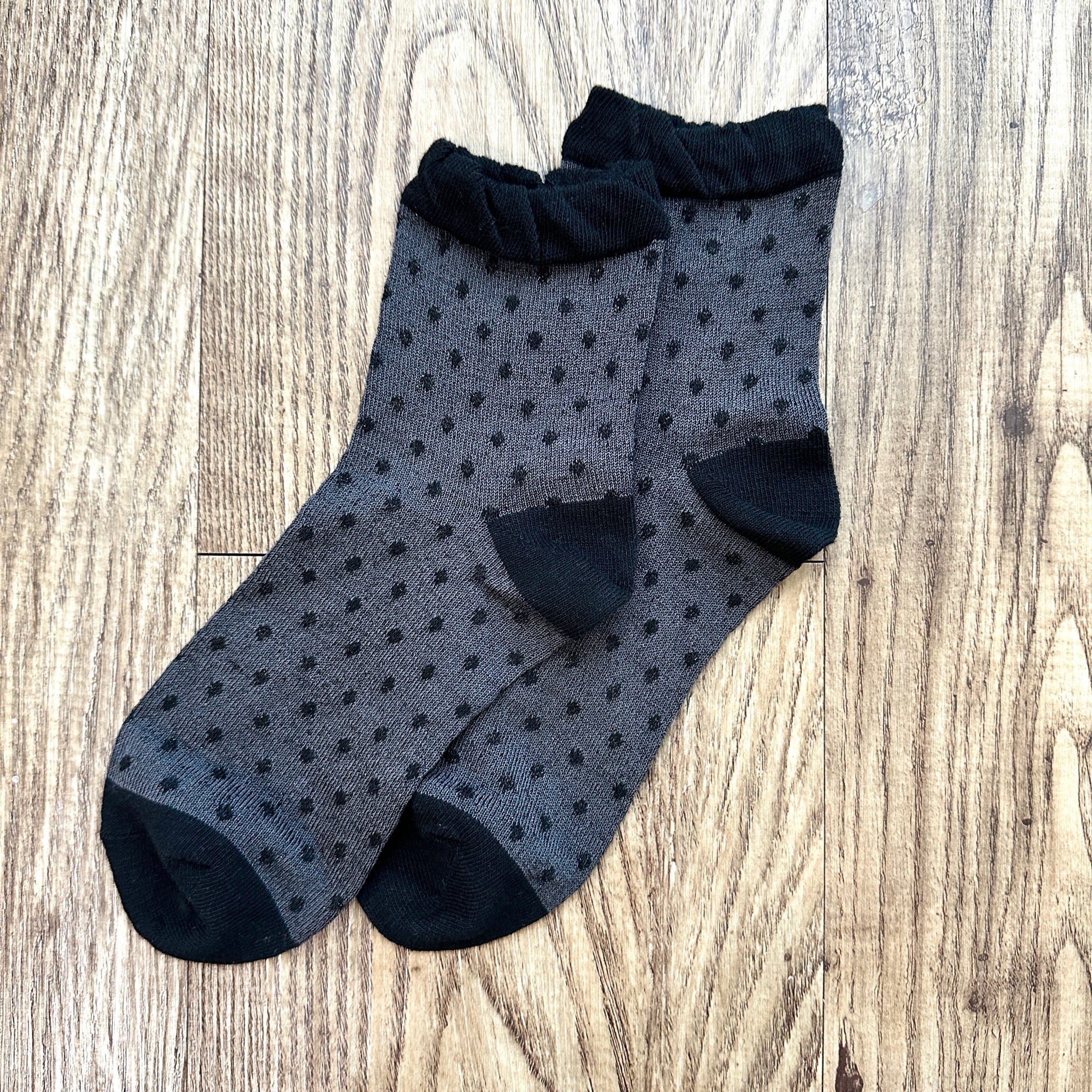 黑色細波點短襪