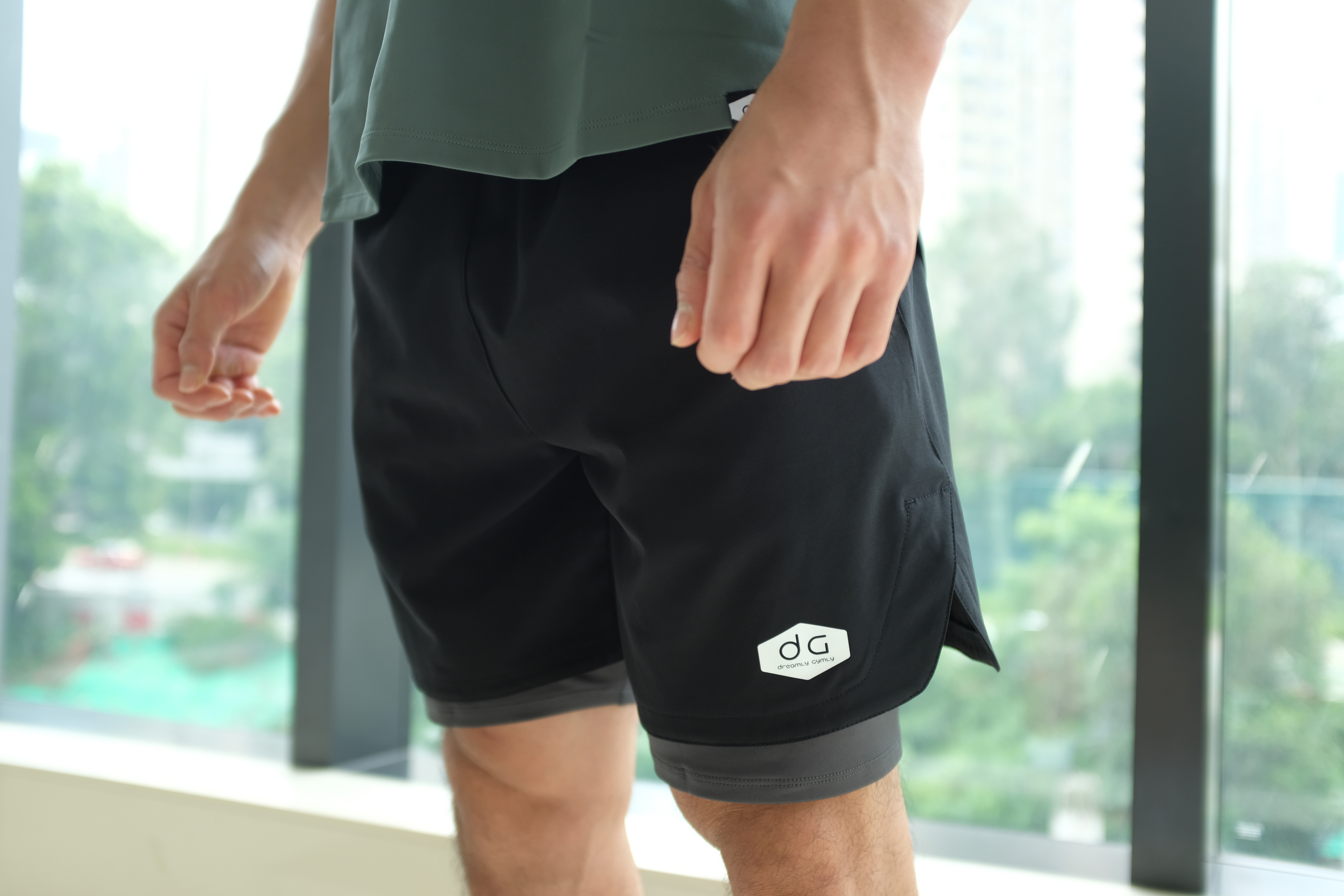 2IN1功能性訓練短褲(深灰色內膽)