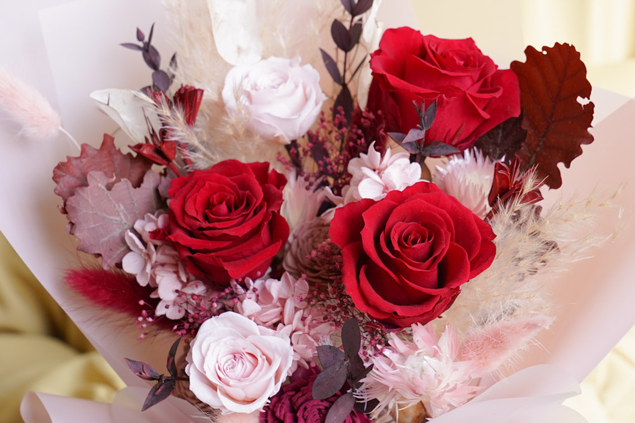 櫻花粉玫瑰花花束,櫻花粉玫瑰花花束推薦,台北代客送花,飯店送花服務,紅玫瑰永生花特寫,台北送花