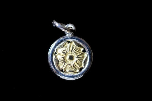 18k Love rose round top