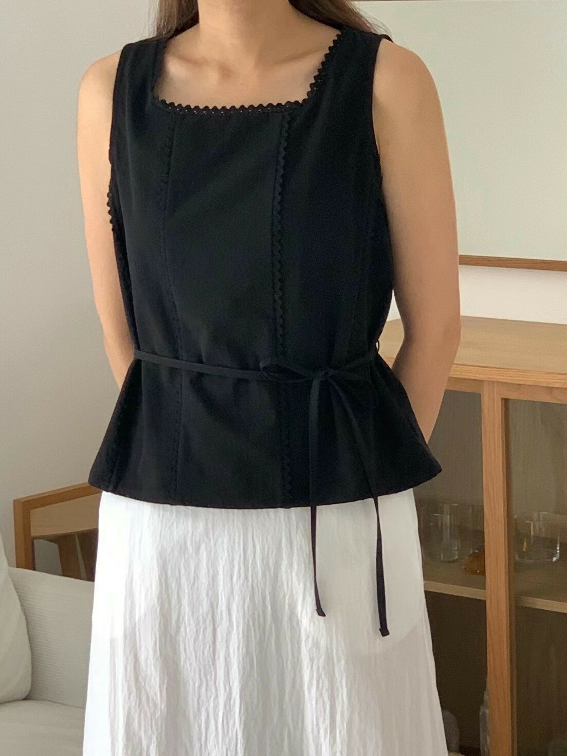 簡約蕾絲邊無袖背心