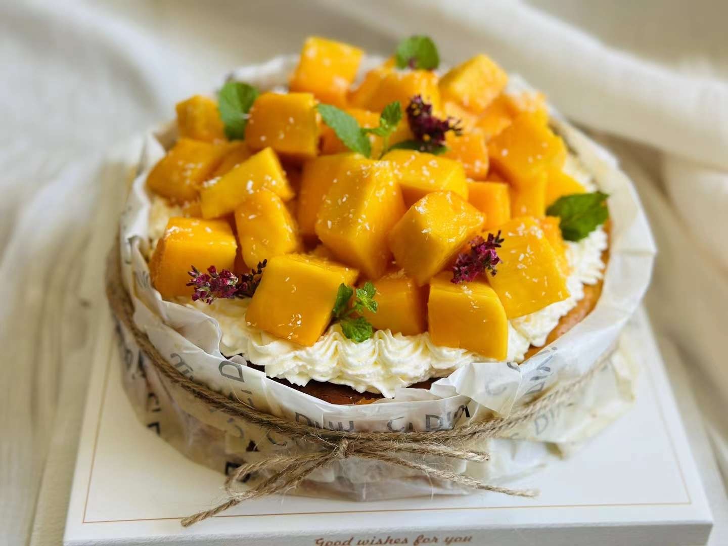 鮮芒果巴斯克芝士蛋糕
