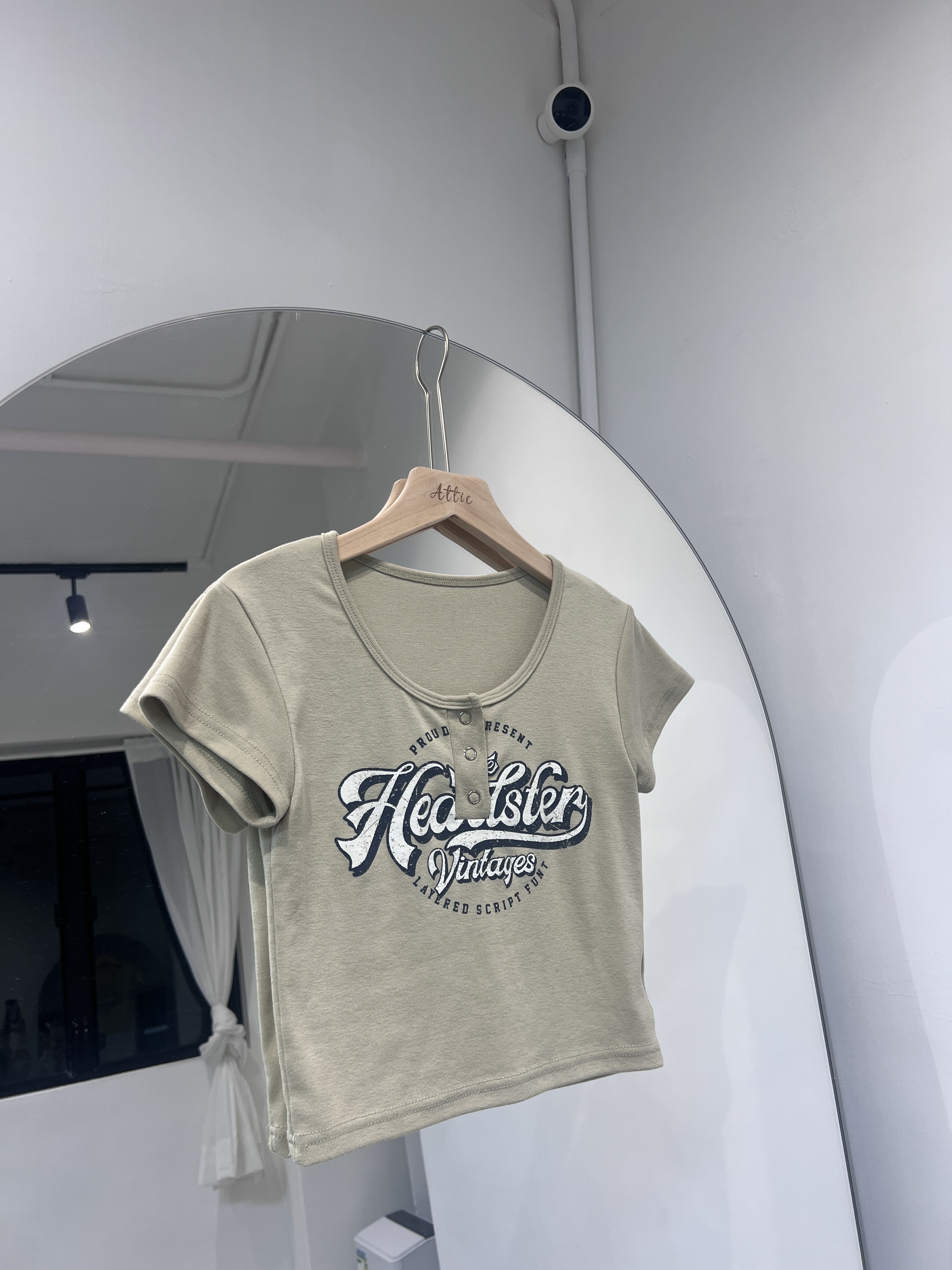 復古入門鈕扣Y2K TEE 🎧