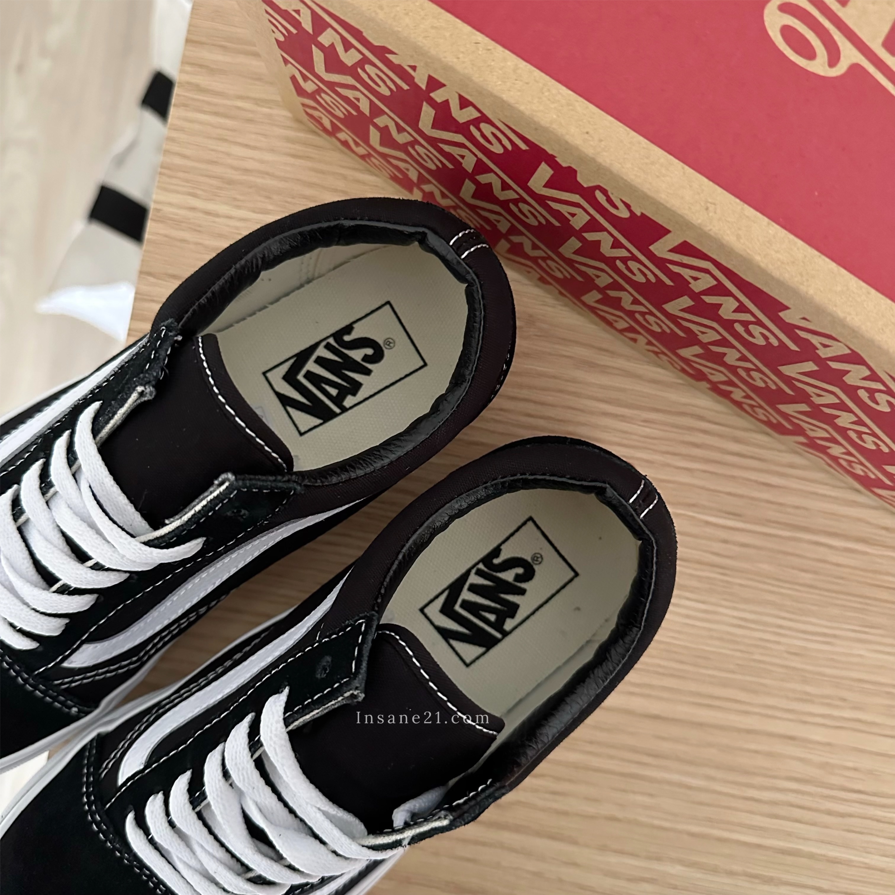 VANS OLD SKOOL 黑白基本款情侶鞋