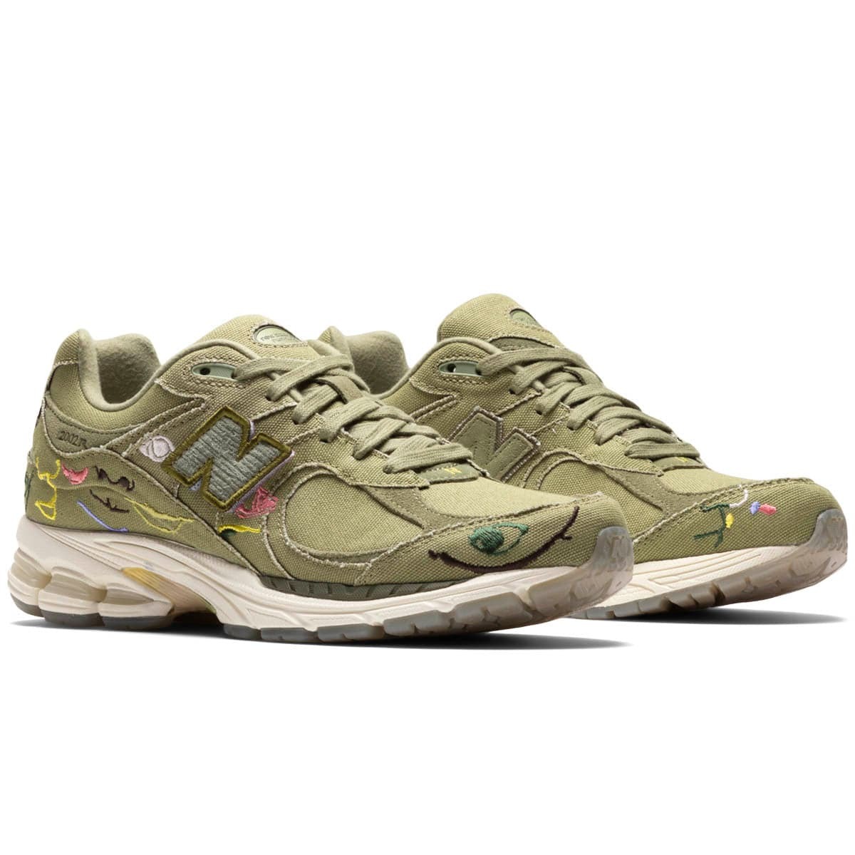 NEW BALANCE 2002R X BRYANT GILES