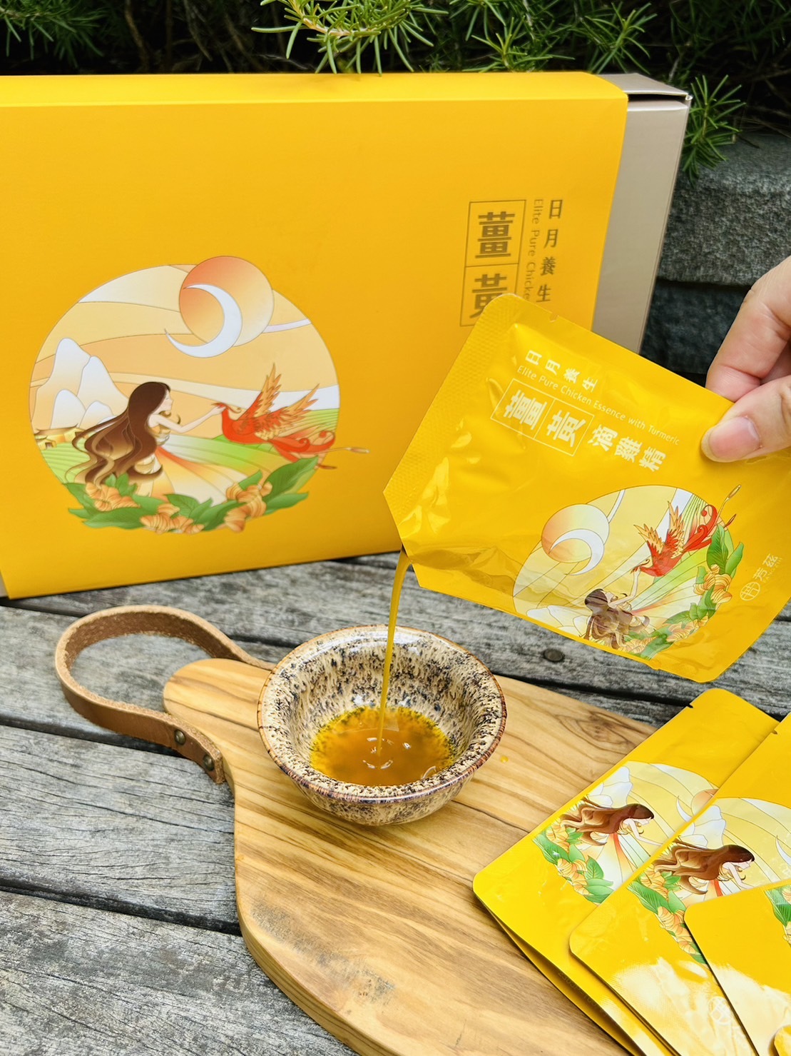 喝薑黃滴雞精好處多多唷！不僅能補充到滴雞精內的蛋白質和總支鏈胺基酸，也包含 「薑黃素」、「鋅」 及 「鎂」，讓你有精神、又能提升循環代謝力，促進新陳代謝、維持健康。既能營養補充，讓要忙工作的我也能喝的安心保障又無負擔